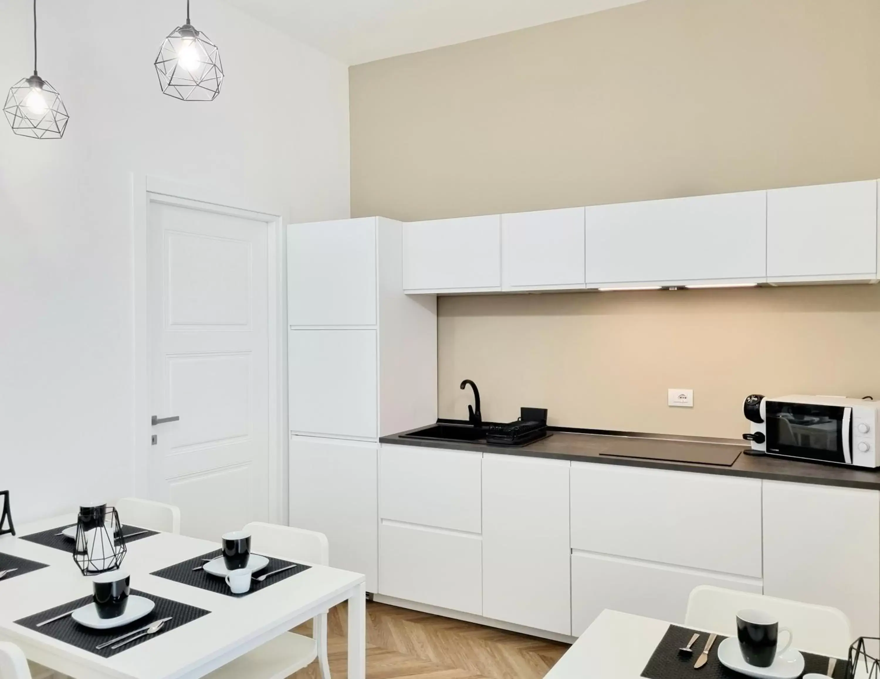 Coffee/tea facilities, Kitchen/Kitchenette in Glamour Suite Cagliari