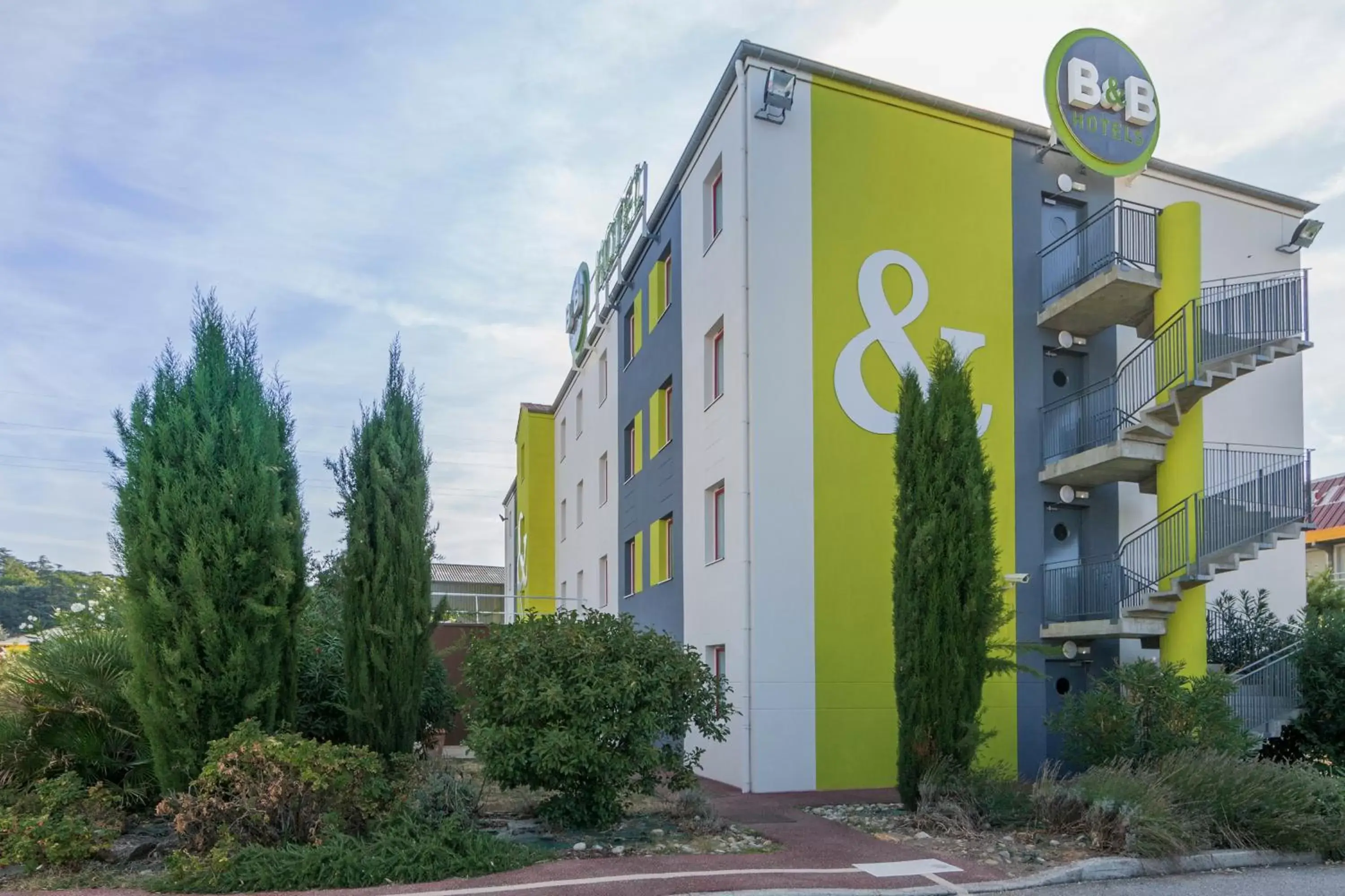 Facade/entrance, Property Building in B&B HOTEL Valence Sud