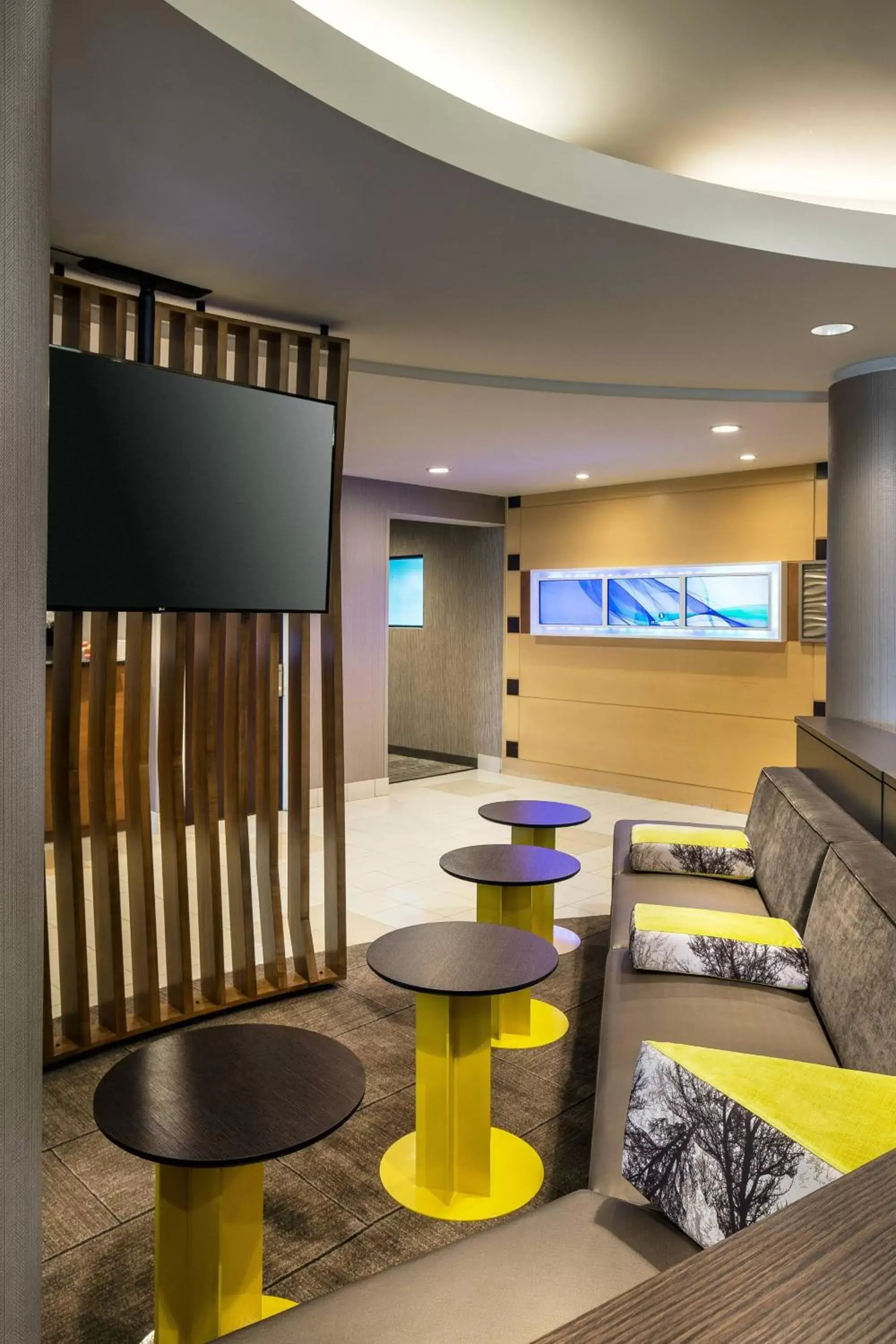 Lobby or reception, Lounge/Bar in SpringHill Suites Bakersfield