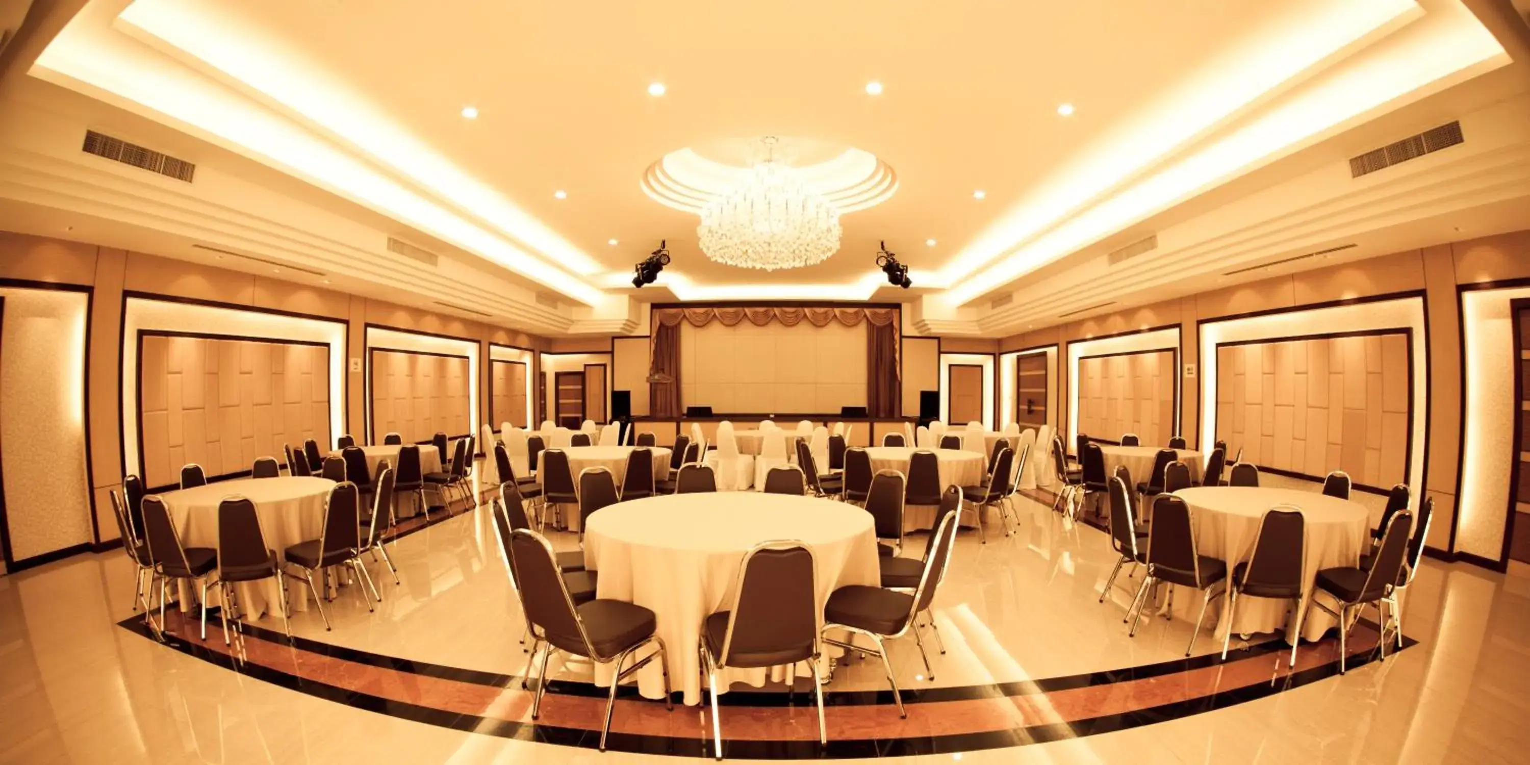 Meeting/conference room, Restaurant/Places to Eat in Chawalun Resort