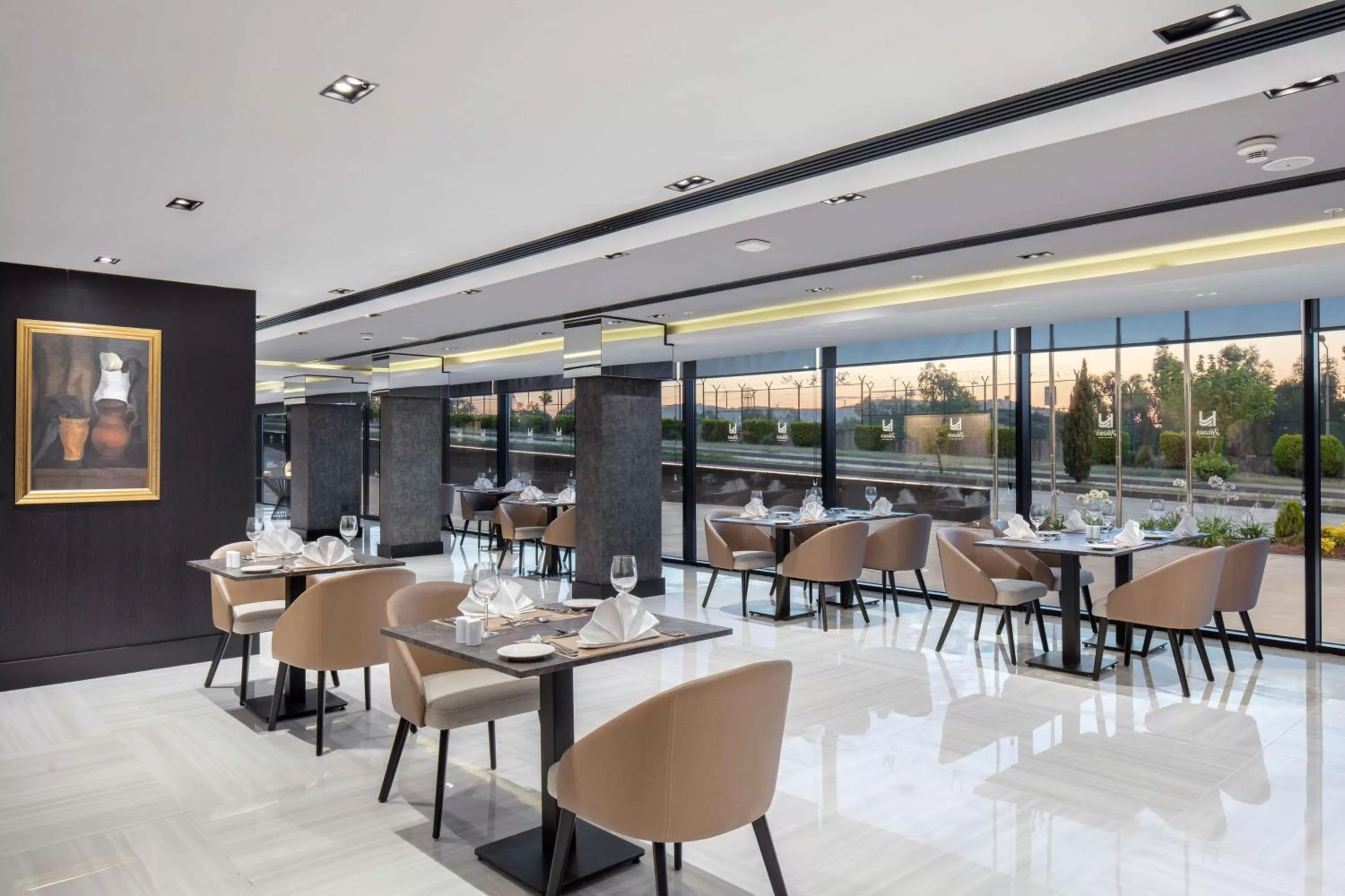 Restaurant/places to eat in Radisson Hotel Izmir Aliaga