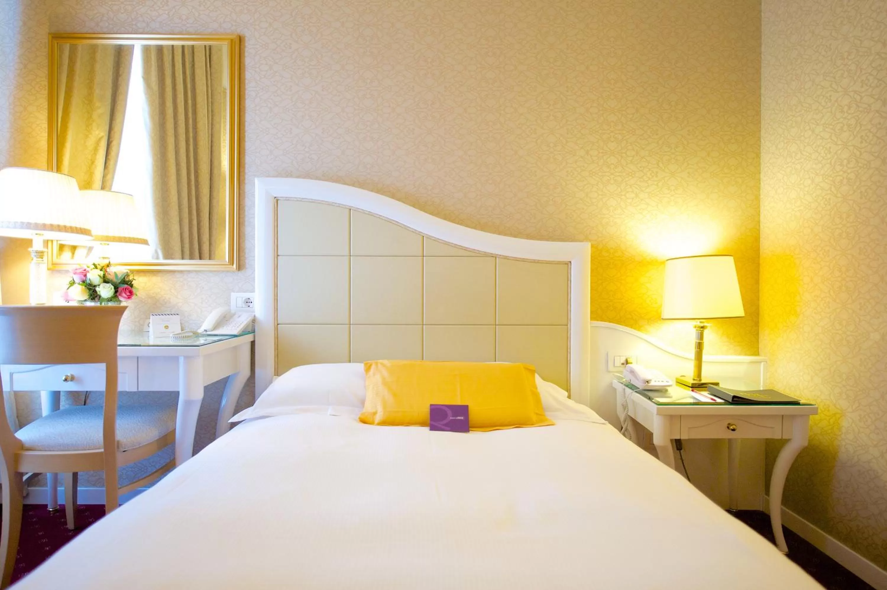 Bed in Hotel Mercure Milano Centro