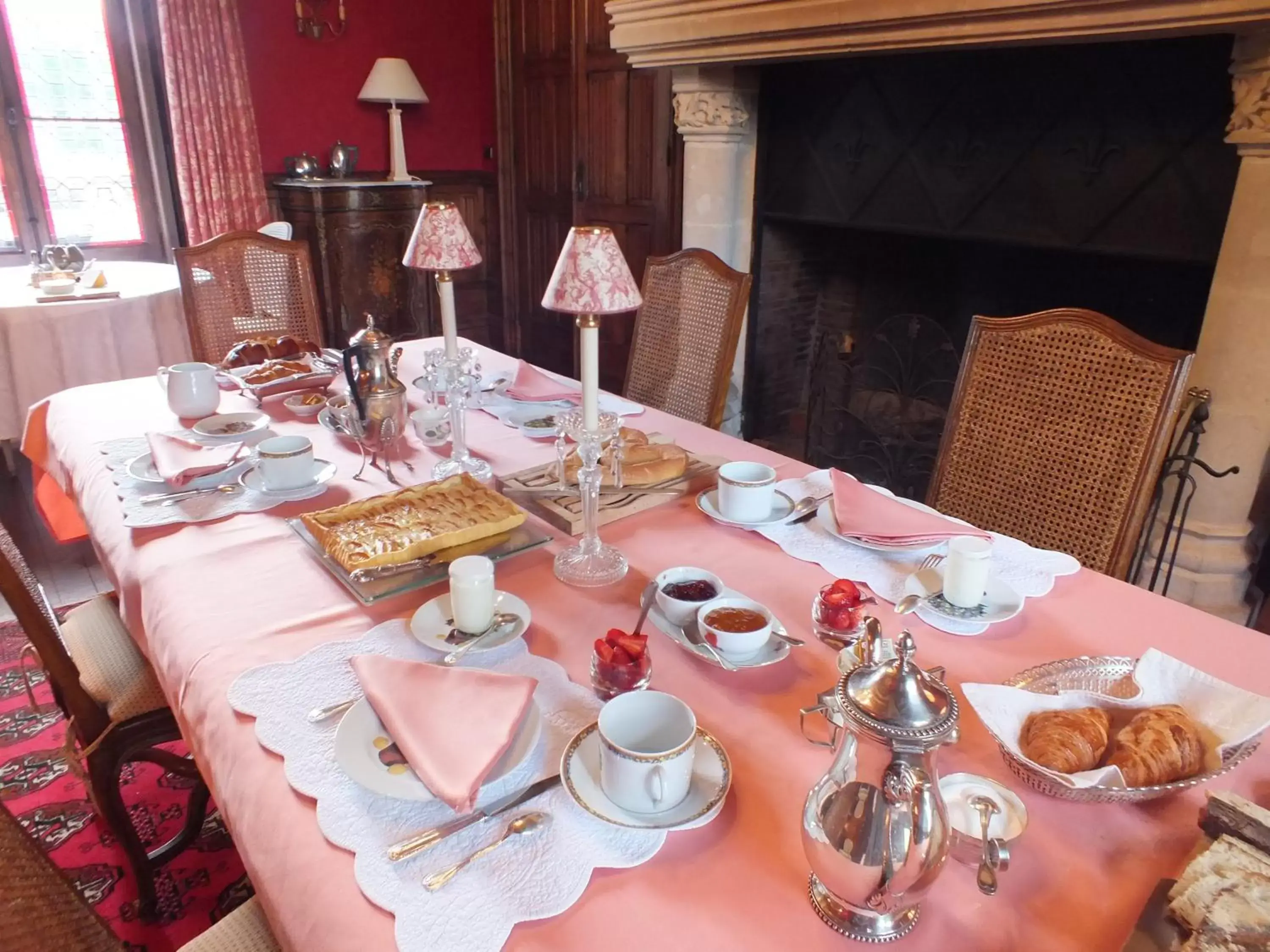 Breakfast, Restaurant/Places to Eat in Château de Nazé