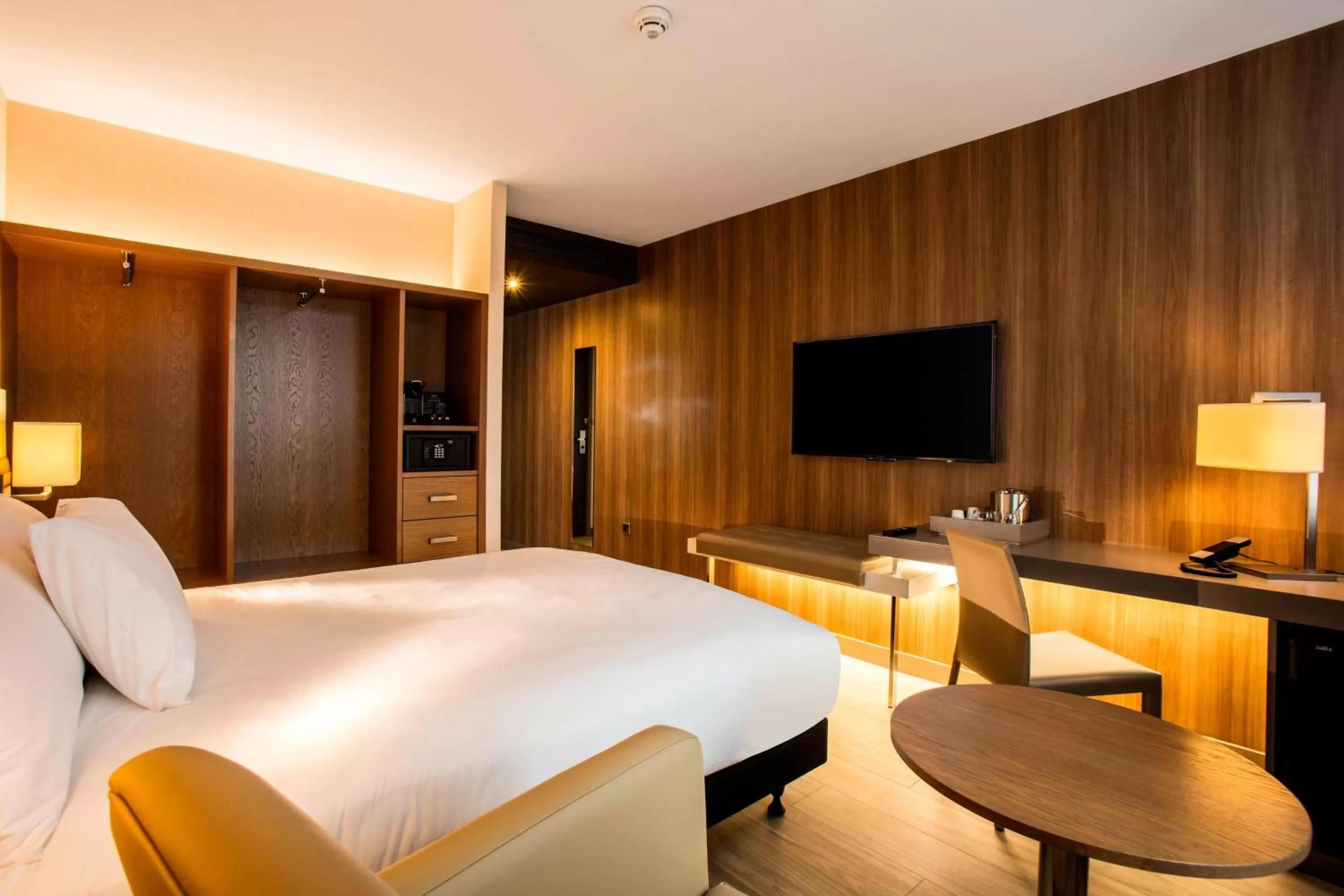 Bedroom, Bed in AC Hotel by Marriott Manchester Salford Quays