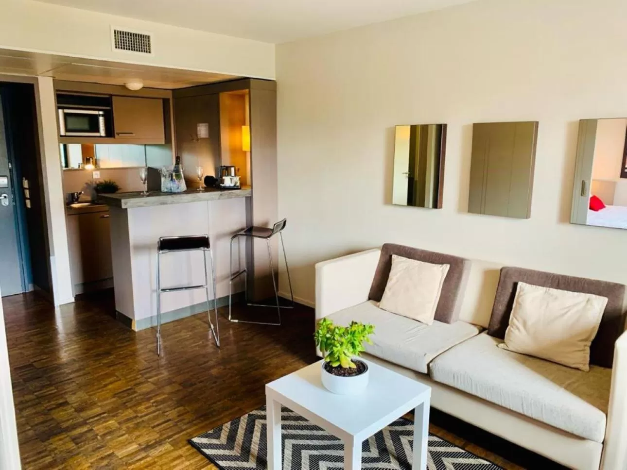 Bedroom in Standing Hotel Suites by Actisource