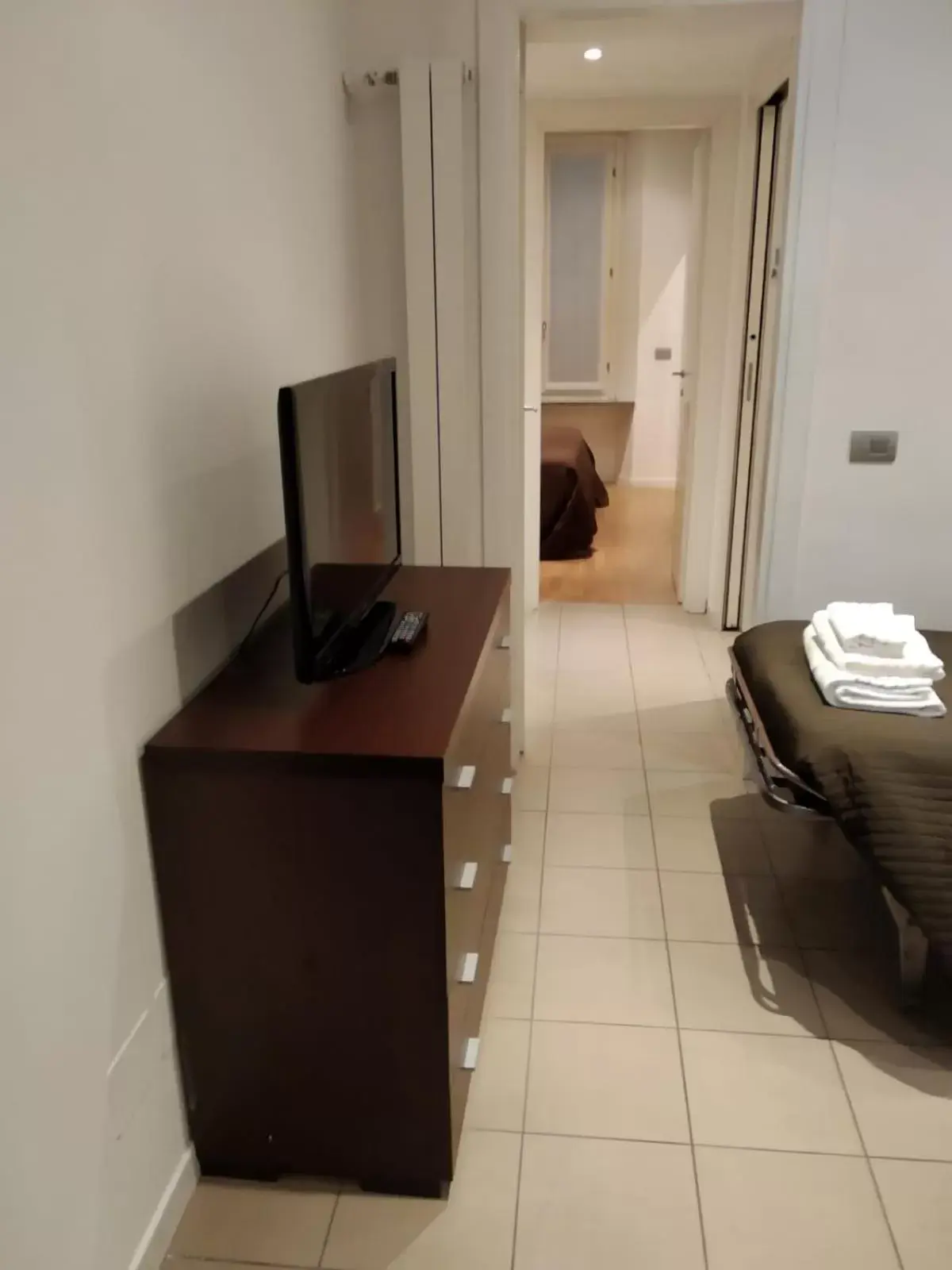 TV and multimedia, TV/Entertainment Center in Easy Milano - Rooms and Apartments Navigli