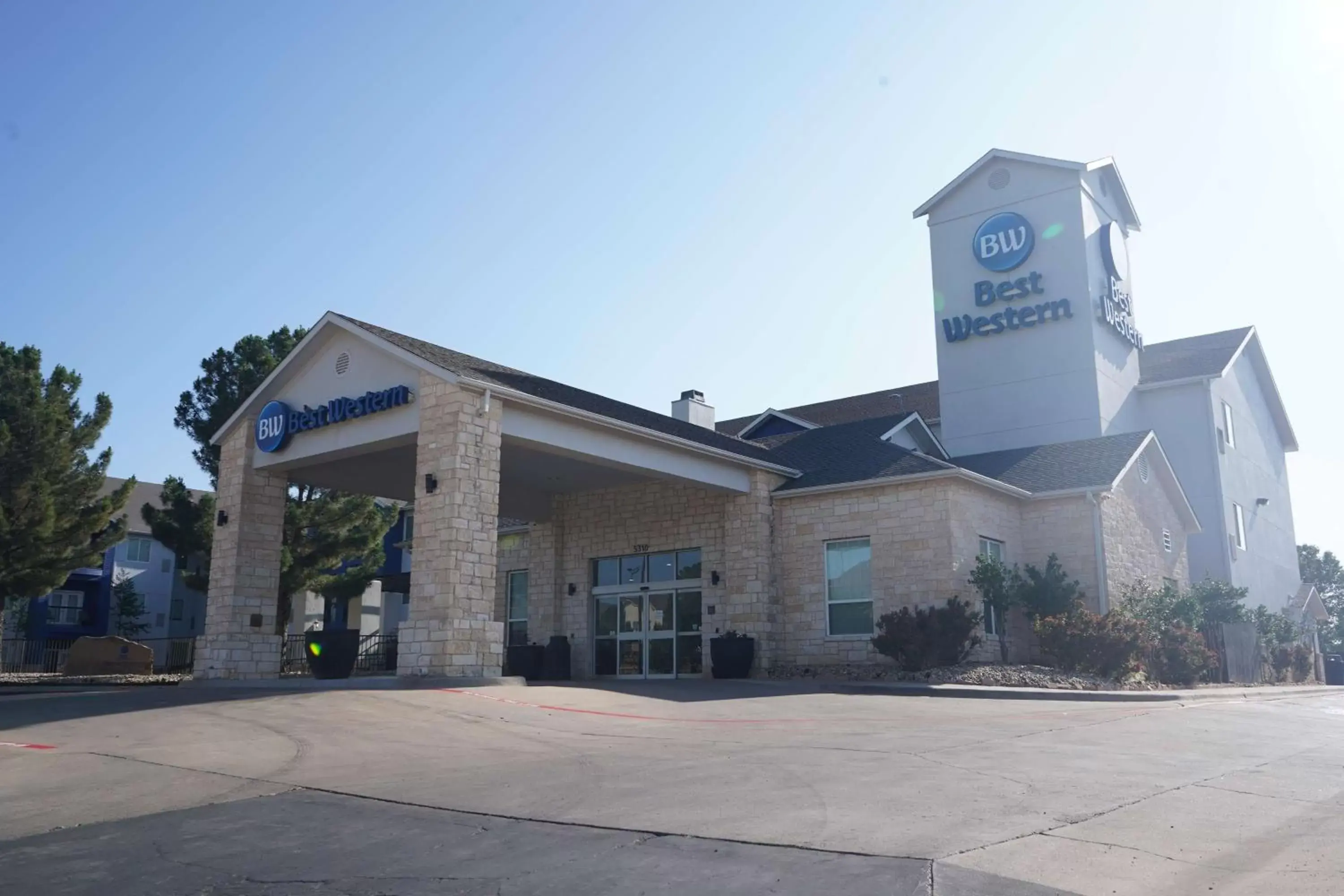 Property Building in Best Western Lubbock West Inn & Suites