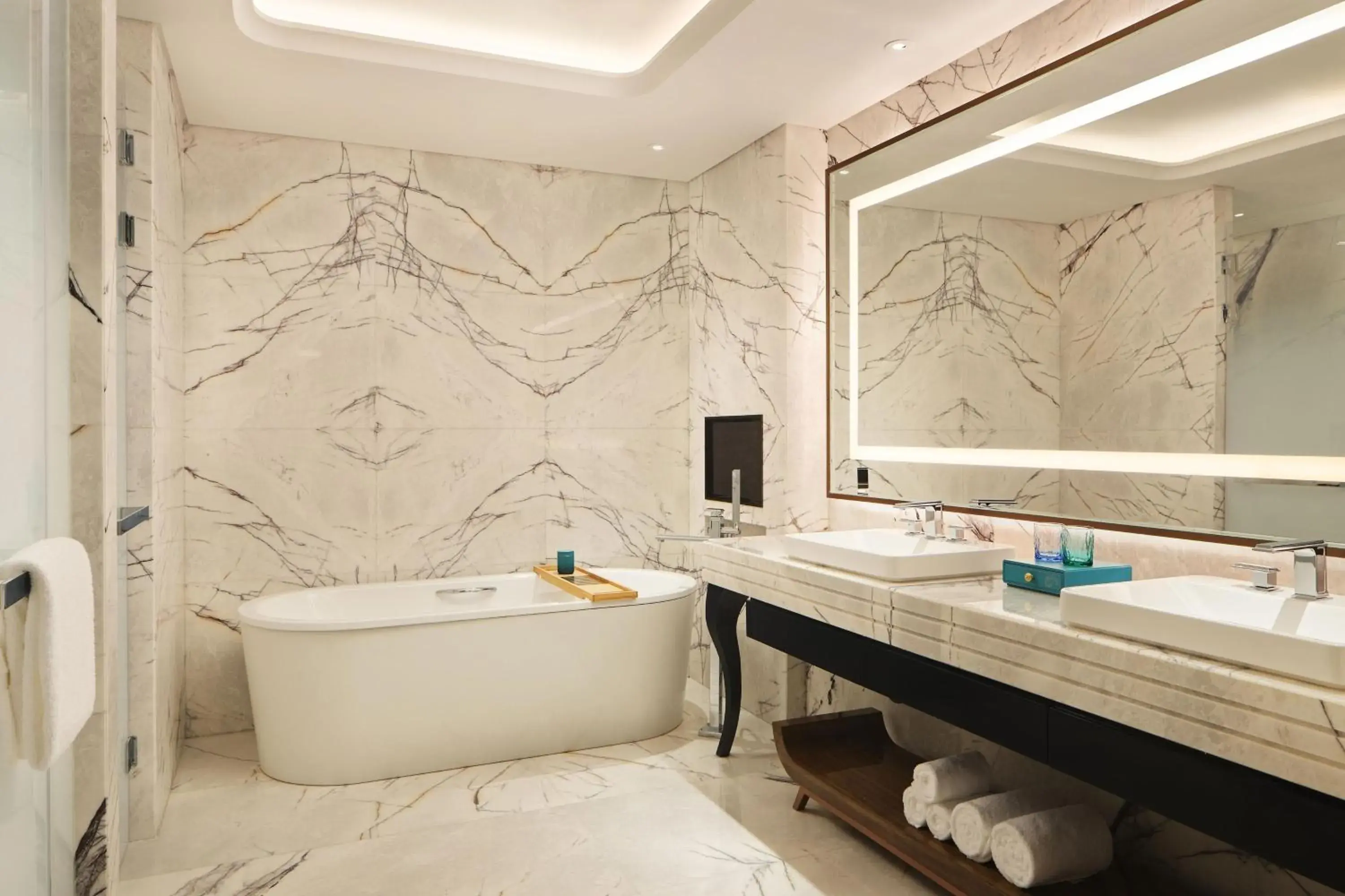 Bathroom in Na Lotus Hotel, a Luxury Collection Hotel, Nanning