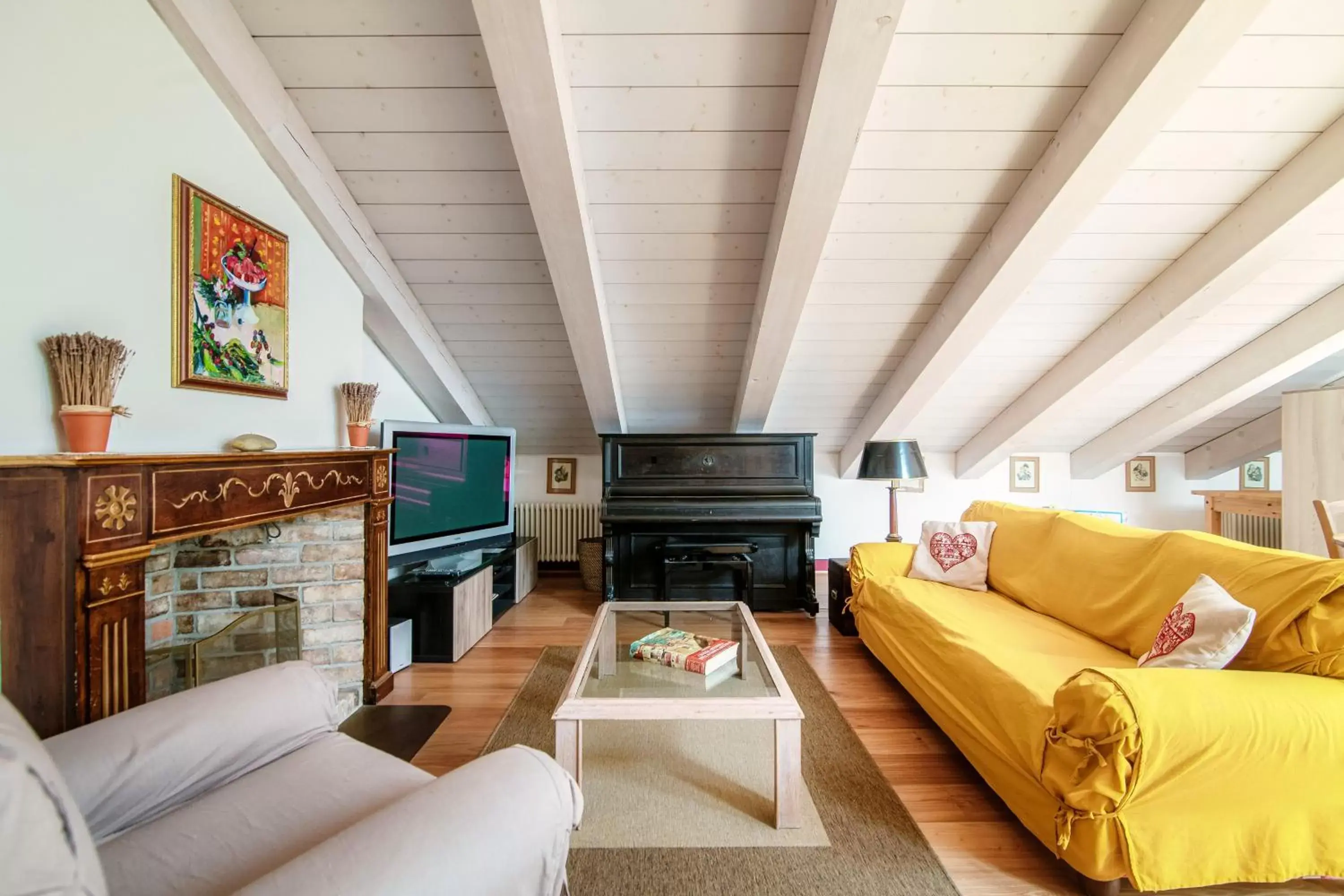 TV and multimedia, Seating Area in Castello di Brusata Apartment