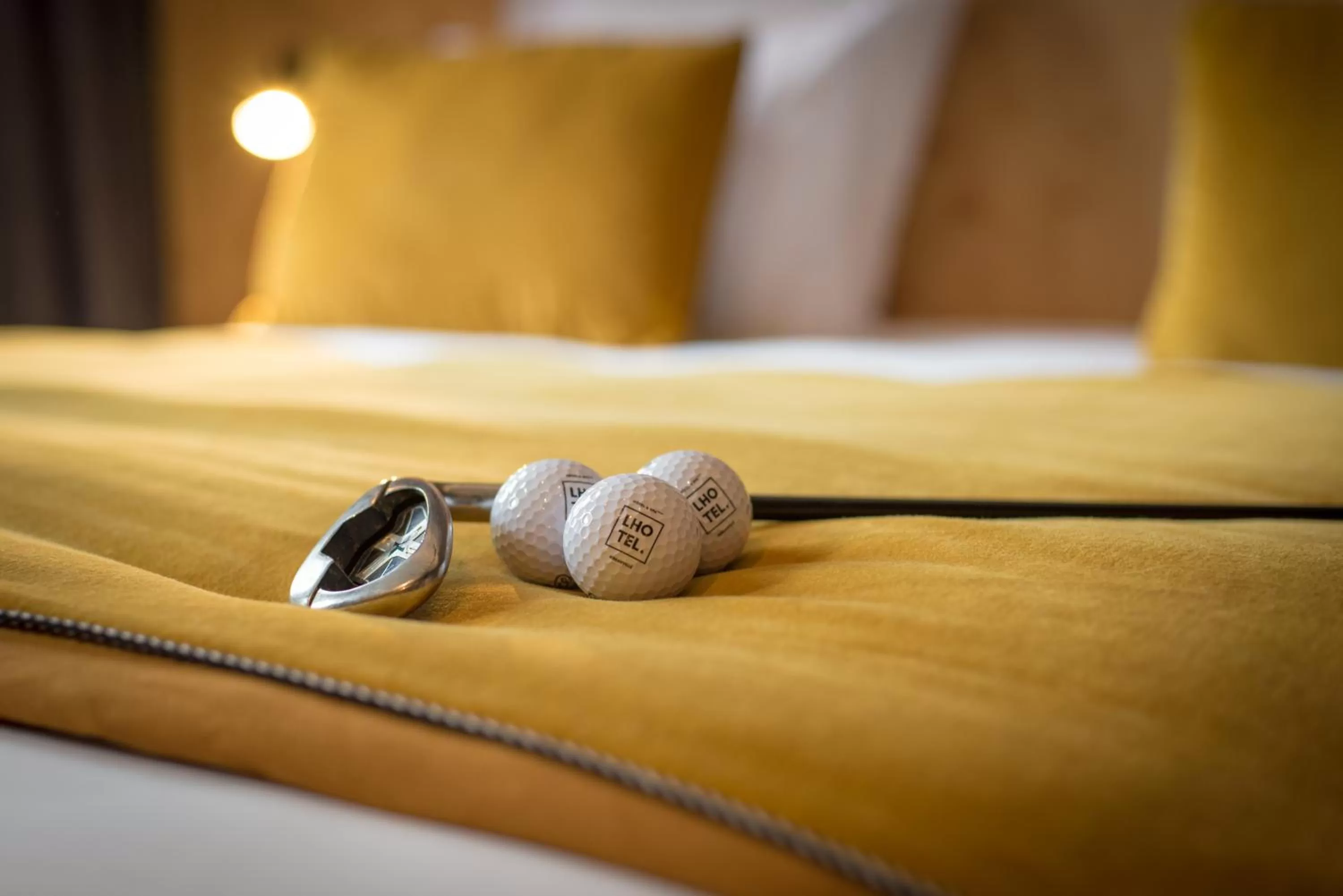 Golfcourse, Bed in L' Hôtel & Spa Ribeauville- Haut-Koenigsbourg