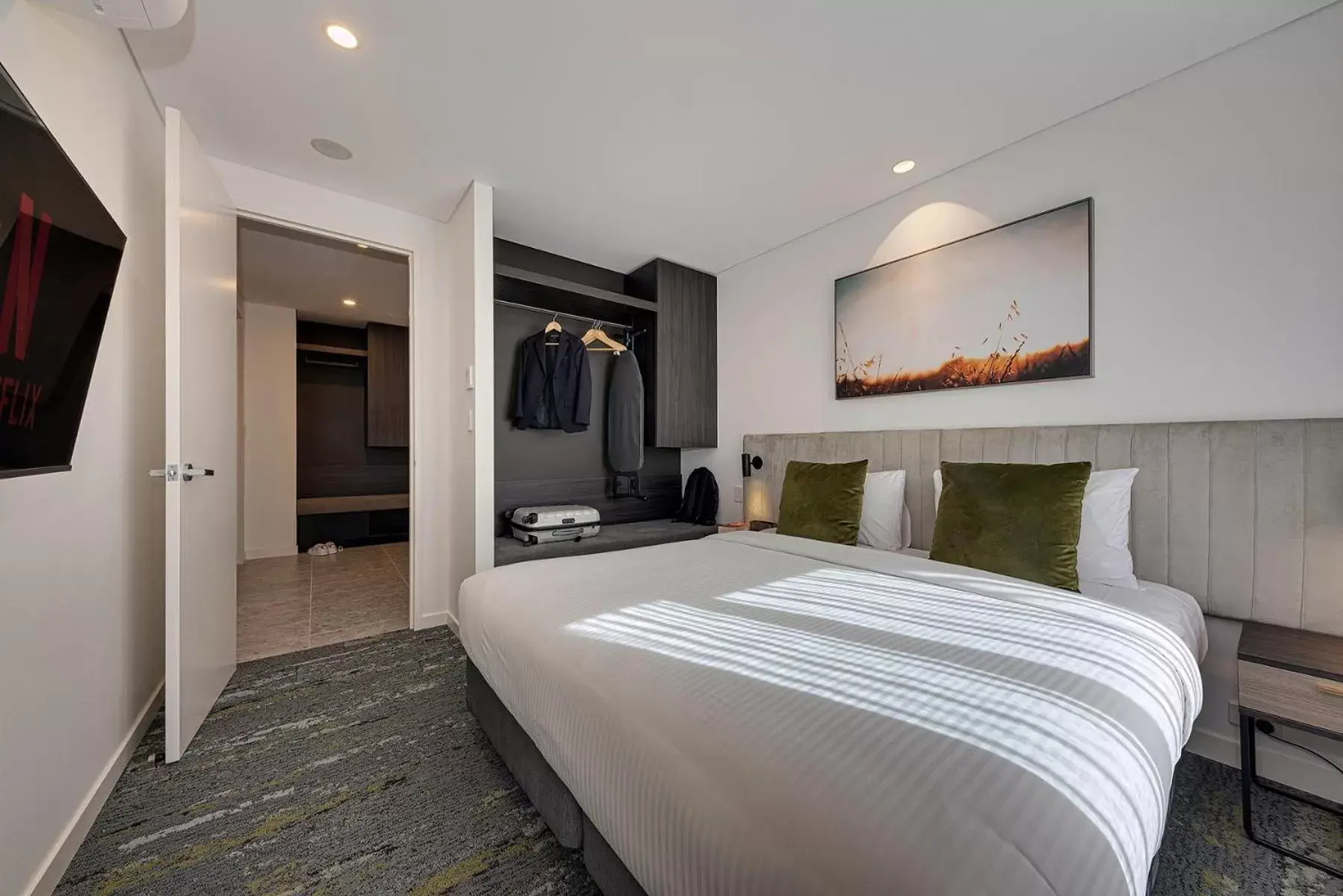Bedroom, Bed in Littomore Suites Kingswood