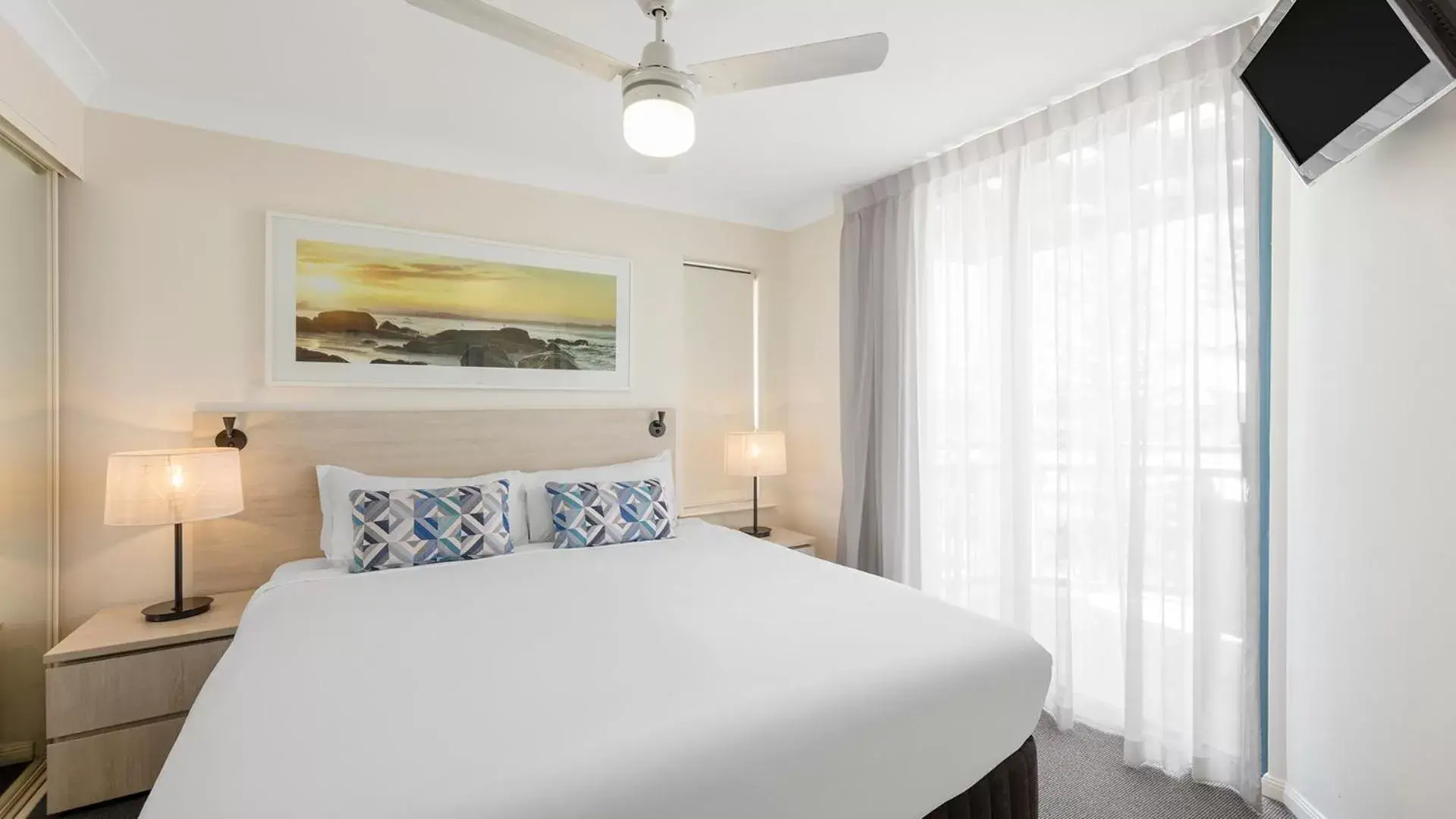 Bedroom, Bed in Oaks Gold Coast Calypso Plaza Suites