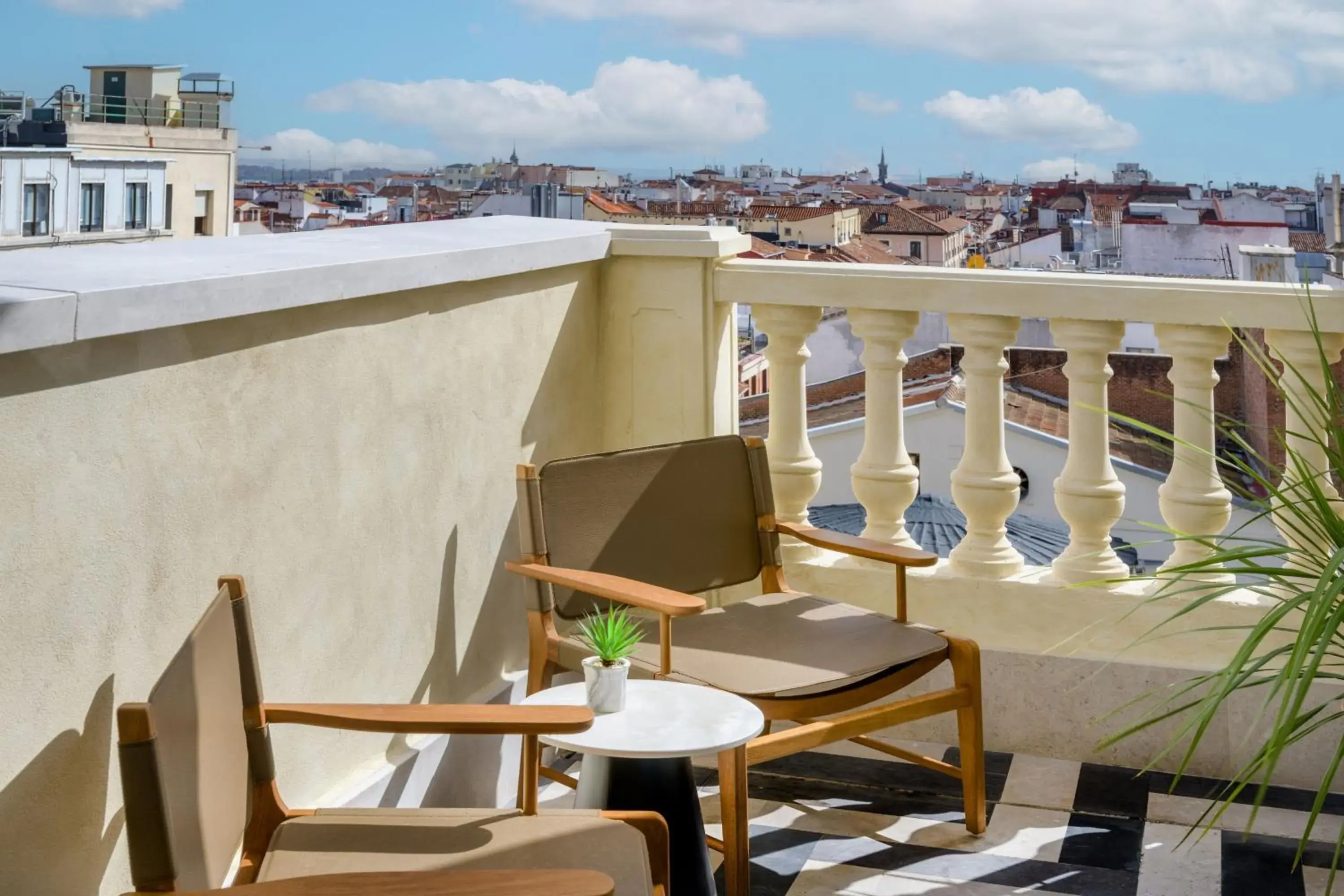 Photo of the whole room, Balcony/Terrace in JW Marriott Hotel Madrid