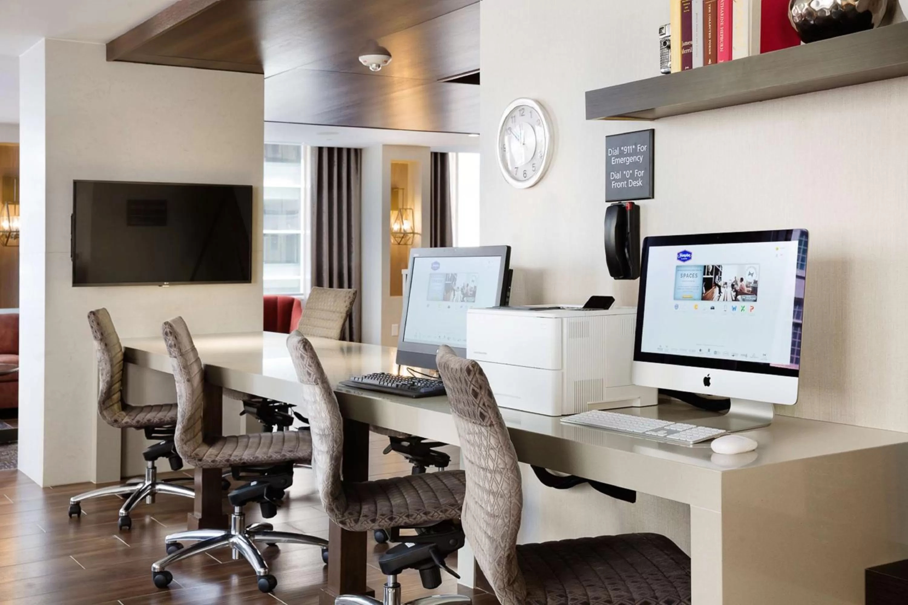 Business facilities in Hampton Inn & Suites Dallas Downtown