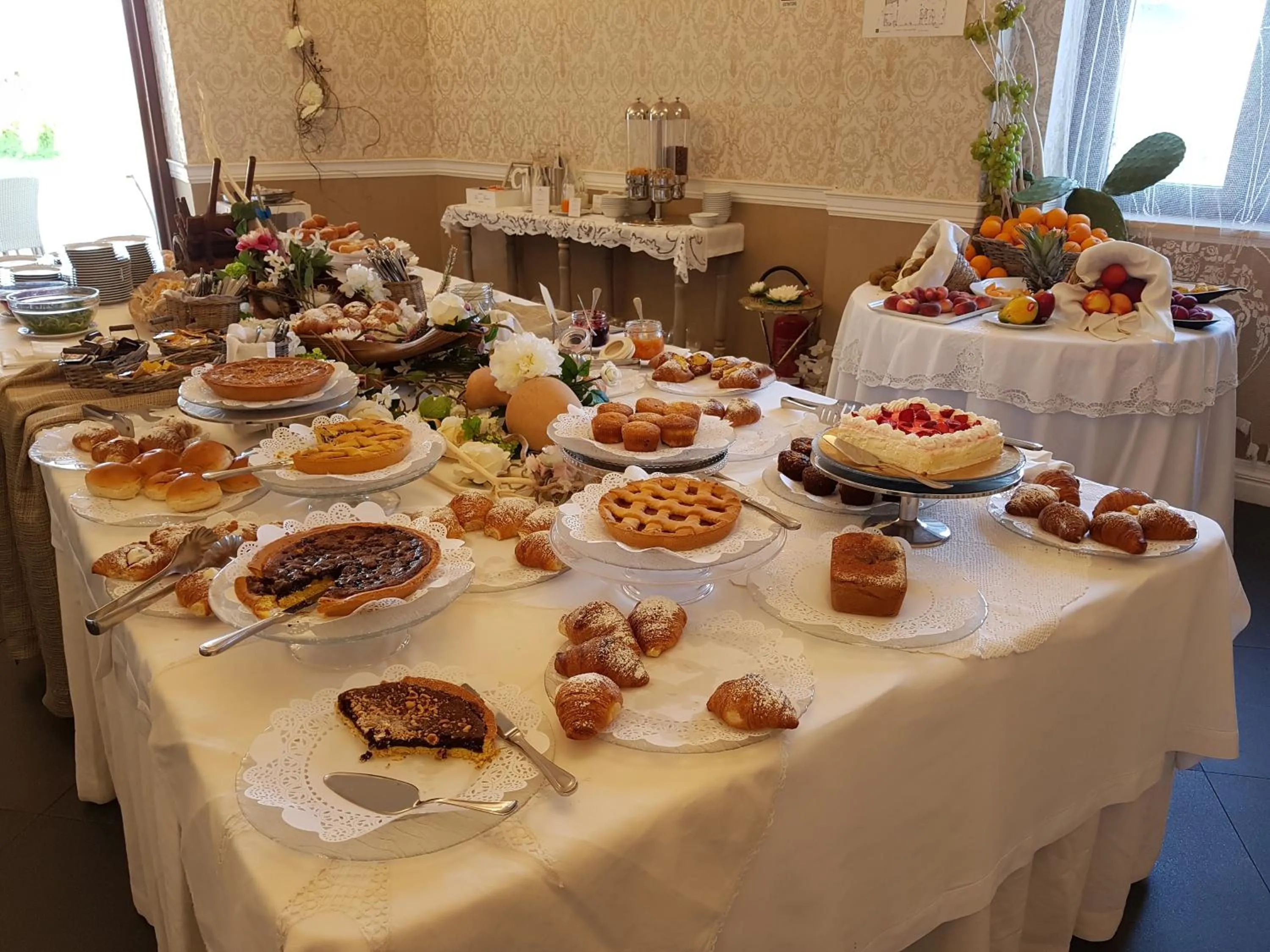 Food and drinks in Marina Holiday & Spa