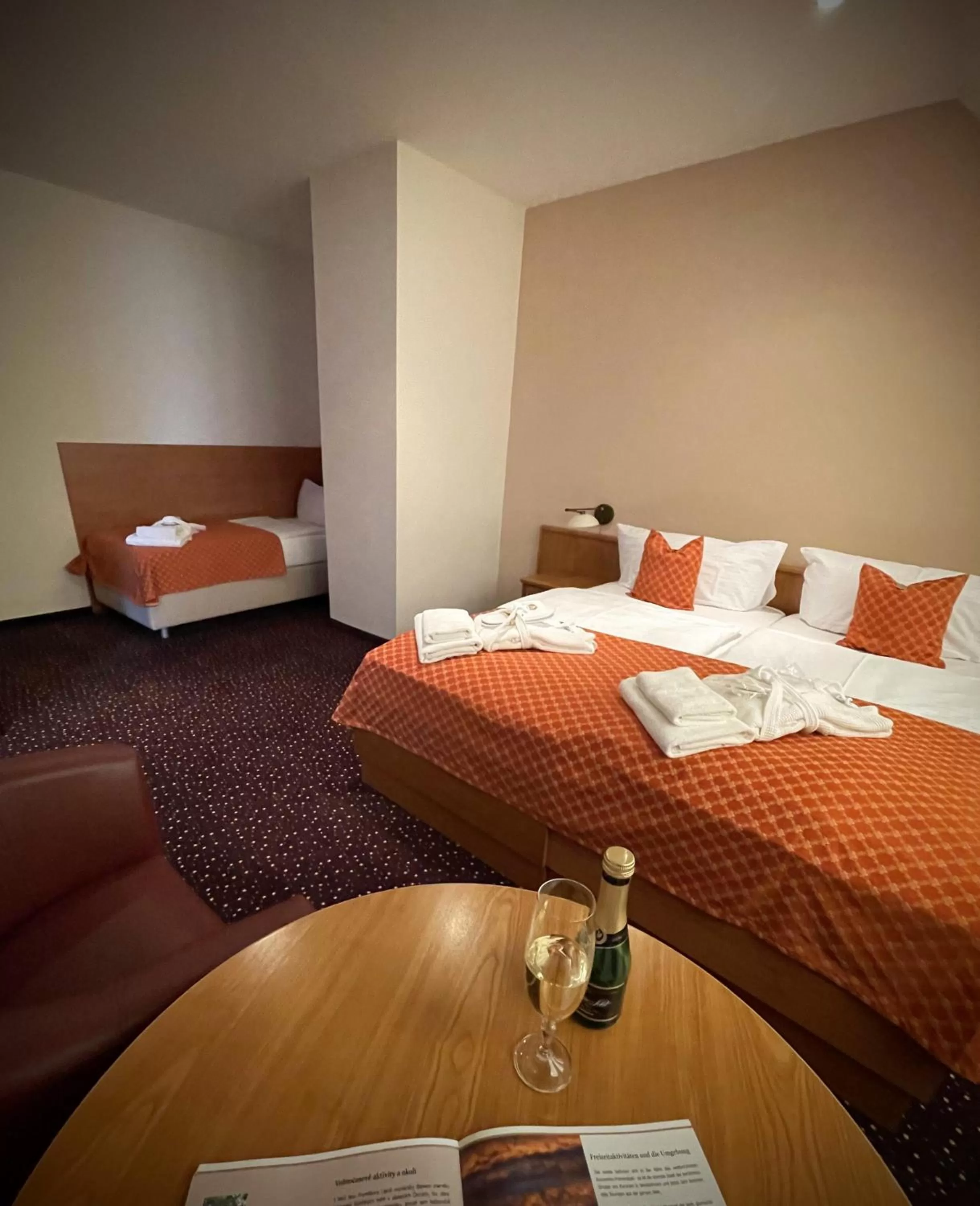 Bedroom, Bed in Lázeňský hotel Pyramida