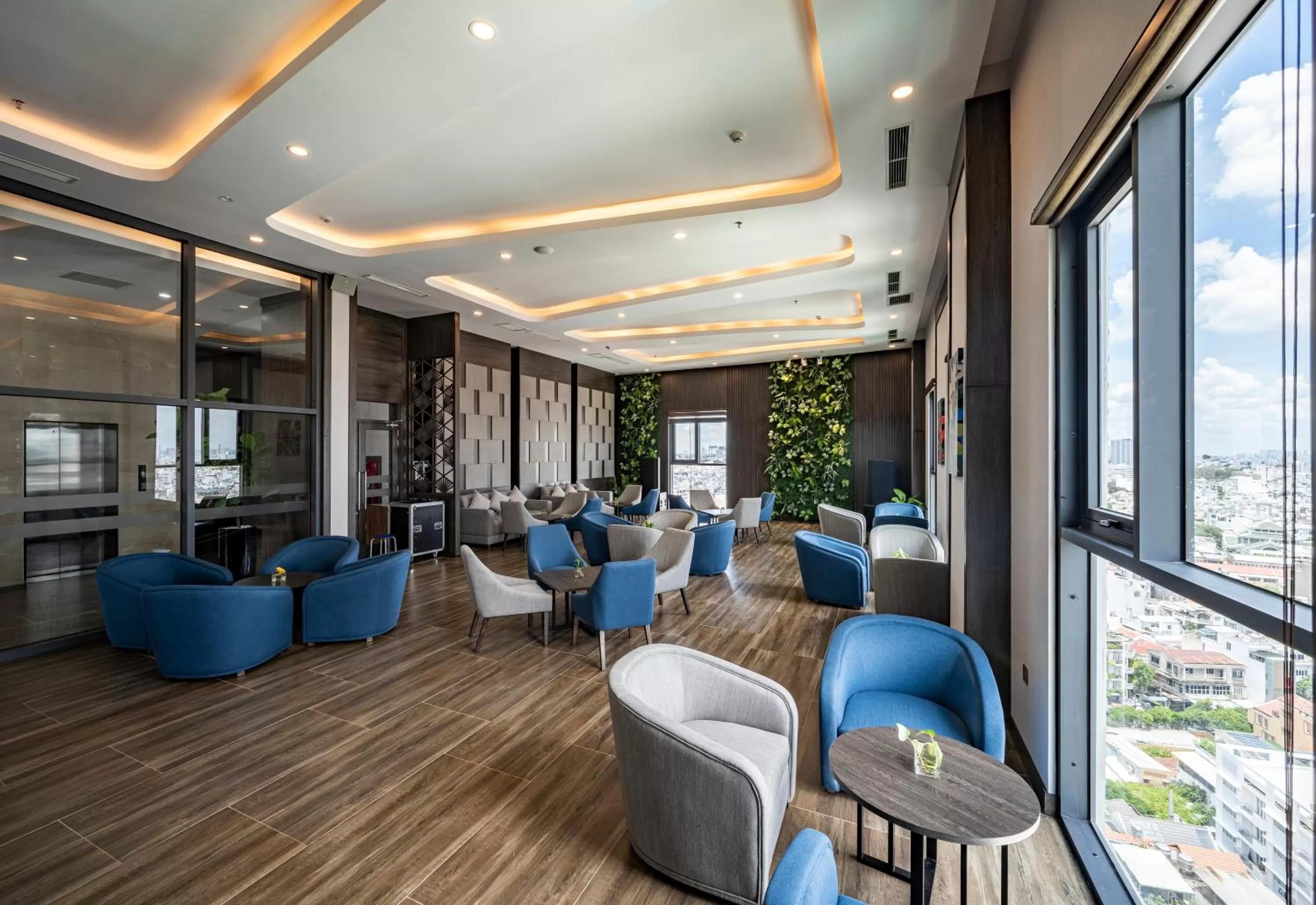 Lounge or bar in Muong Thanh Luxury Saigon Hotel