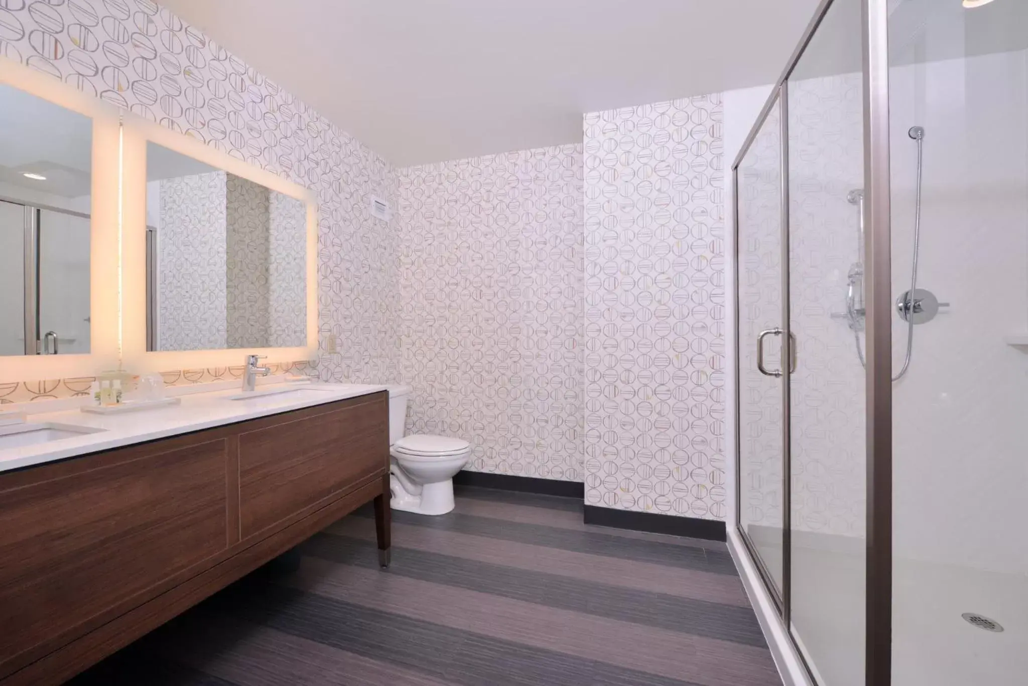 Bathroom in Holiday Inn Kansas City Airport by IHG Bathroom in Holiday Inn Kansas City Airport by IHG