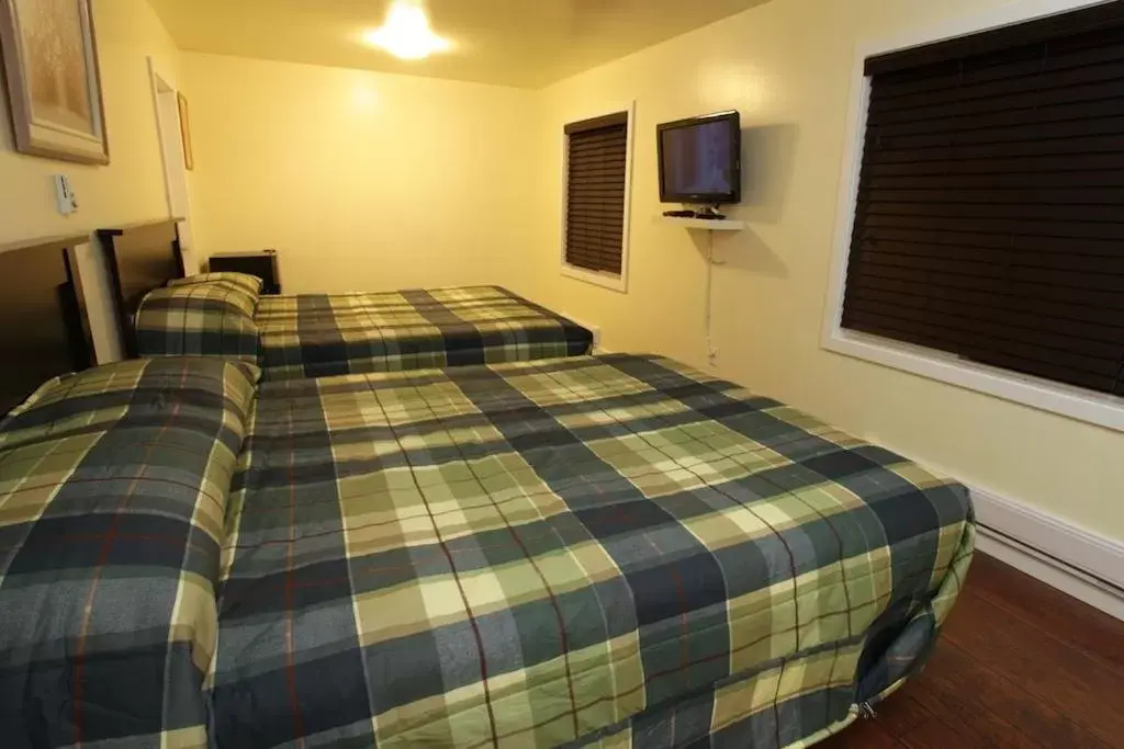 Photo of the whole room, Bed in Cherry Tree Inn