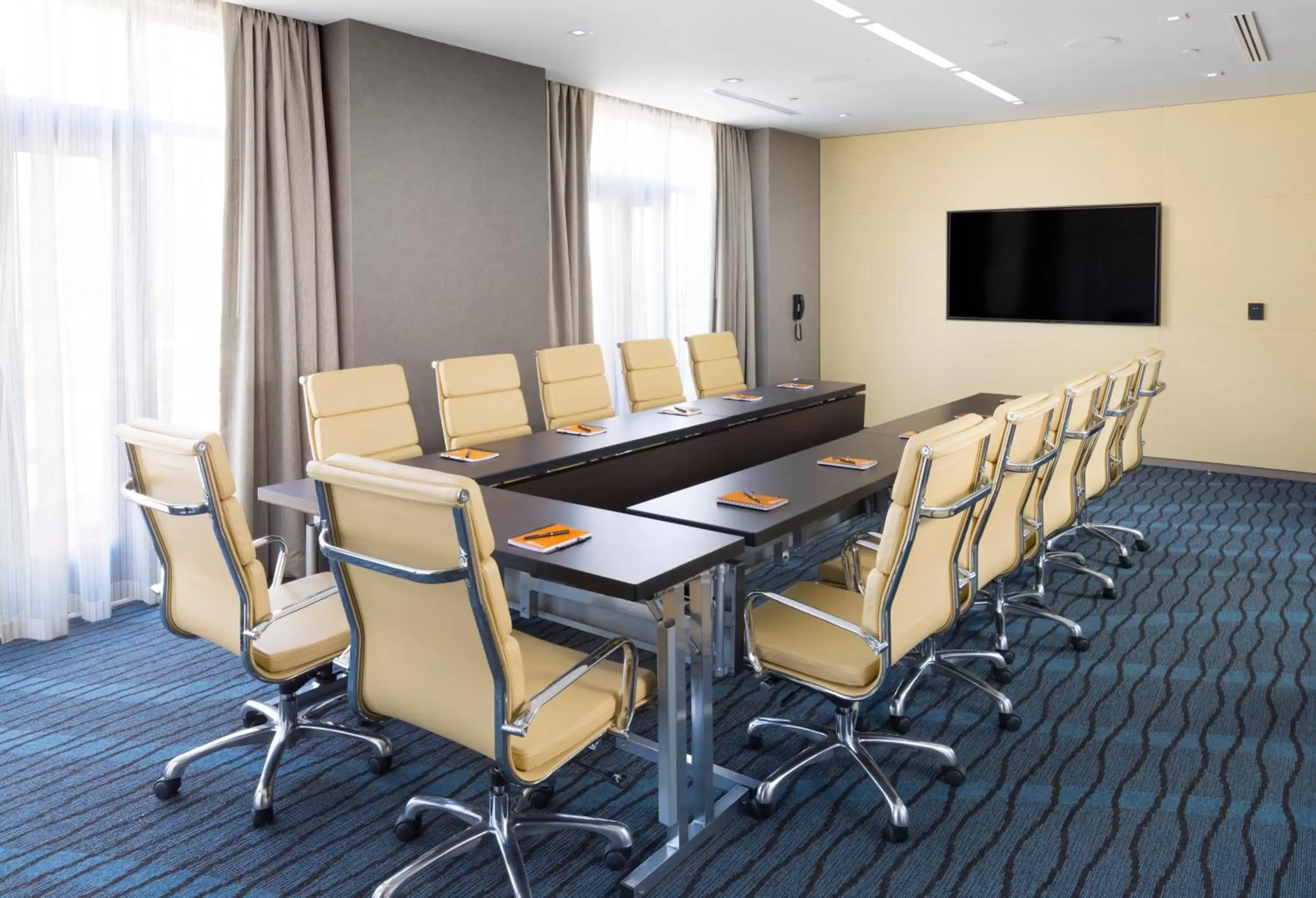 Meeting/conference room in Hotel Indigo Old Town Alexandria, an IHG Hotel