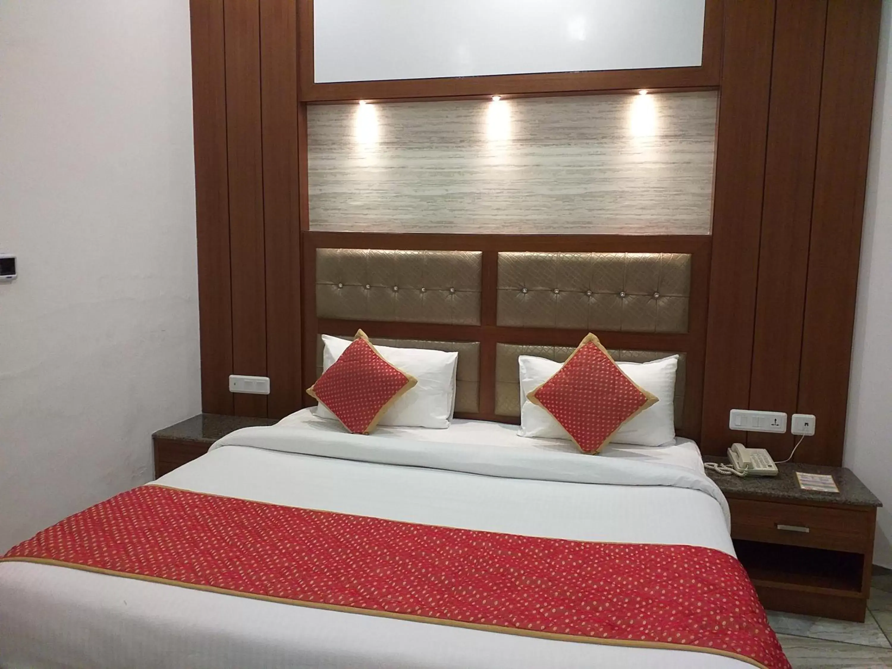 Bed in Grand Hotel Nawanshahr Bed in Grand Hotel Nawanshahr