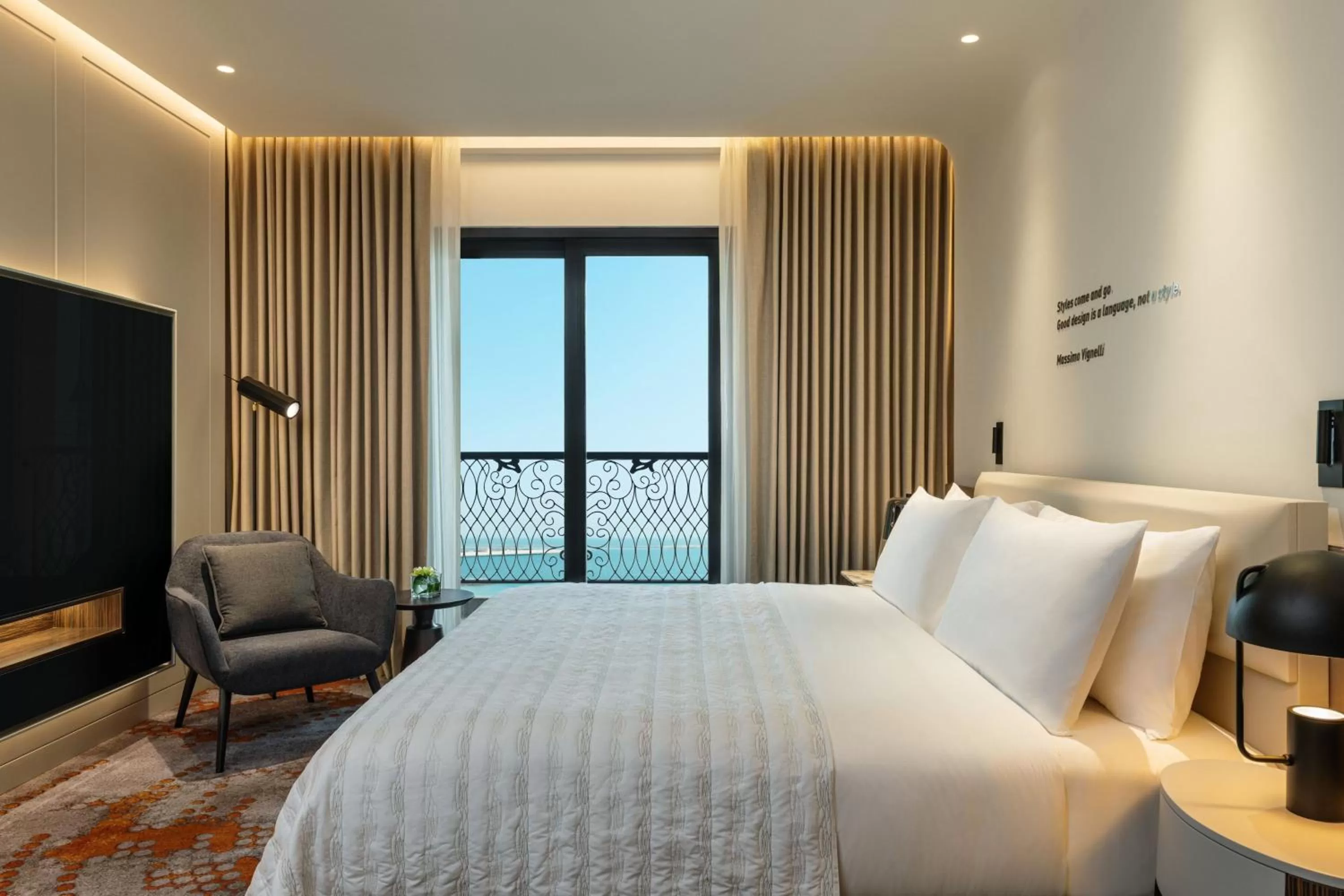 Photo of the whole room, Bed in Le Royal Méridien Place Vendôme Lusail