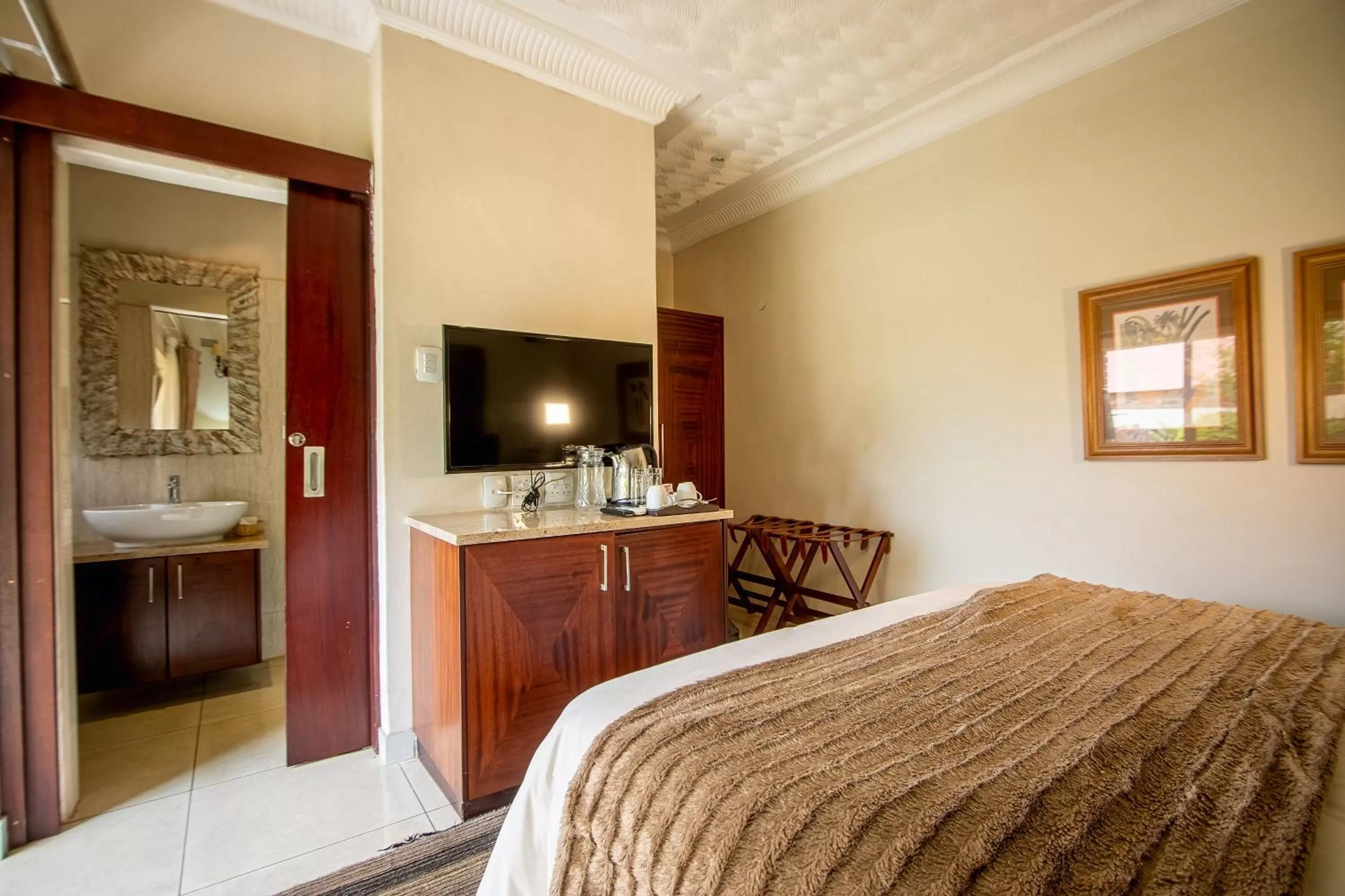 Bathroom, Bed in The Victoria Falls Deluxe Suites