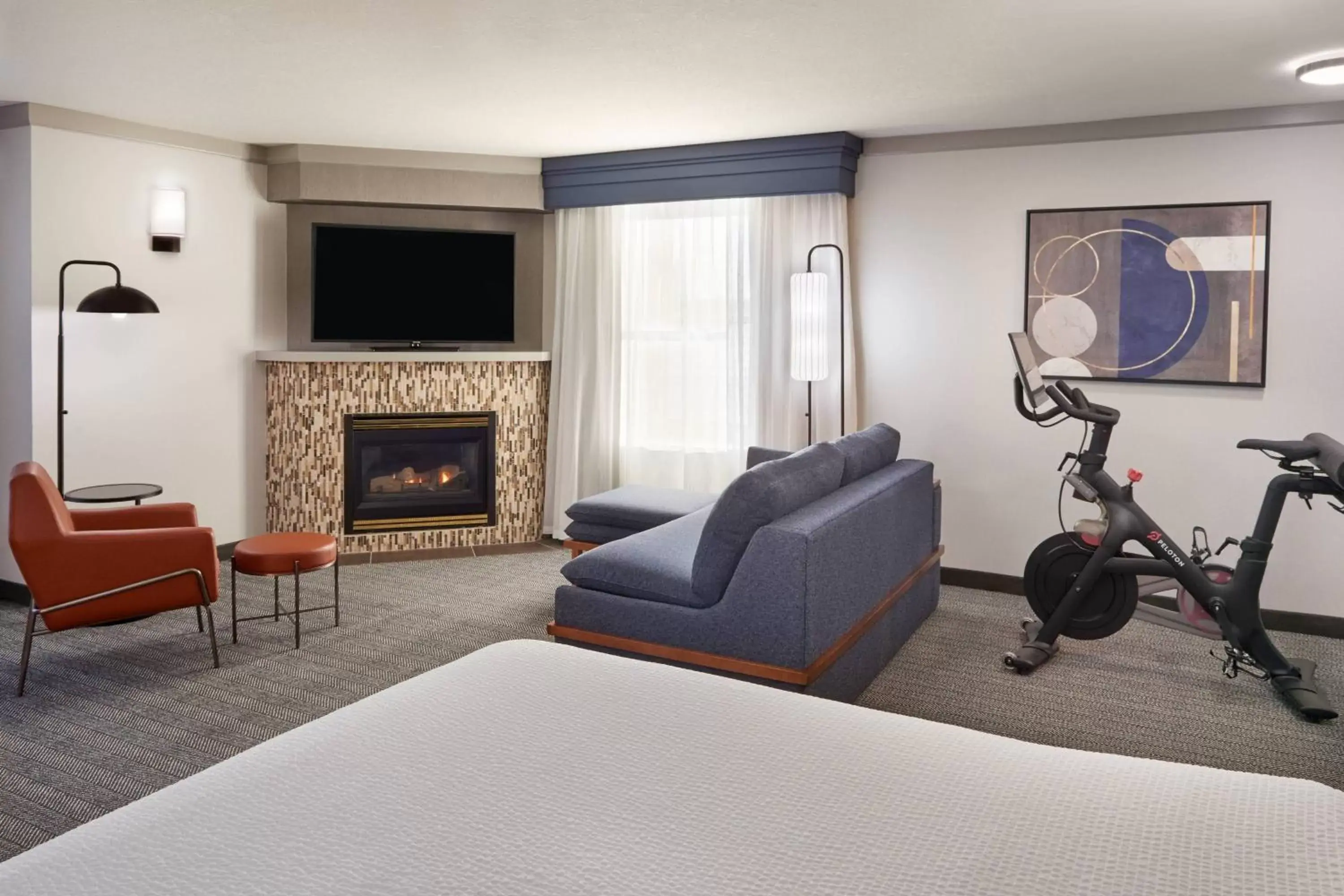 Photo of the whole room, TV/Entertainment Center in Courtyard by Marriott Waterloo St. Jacobs