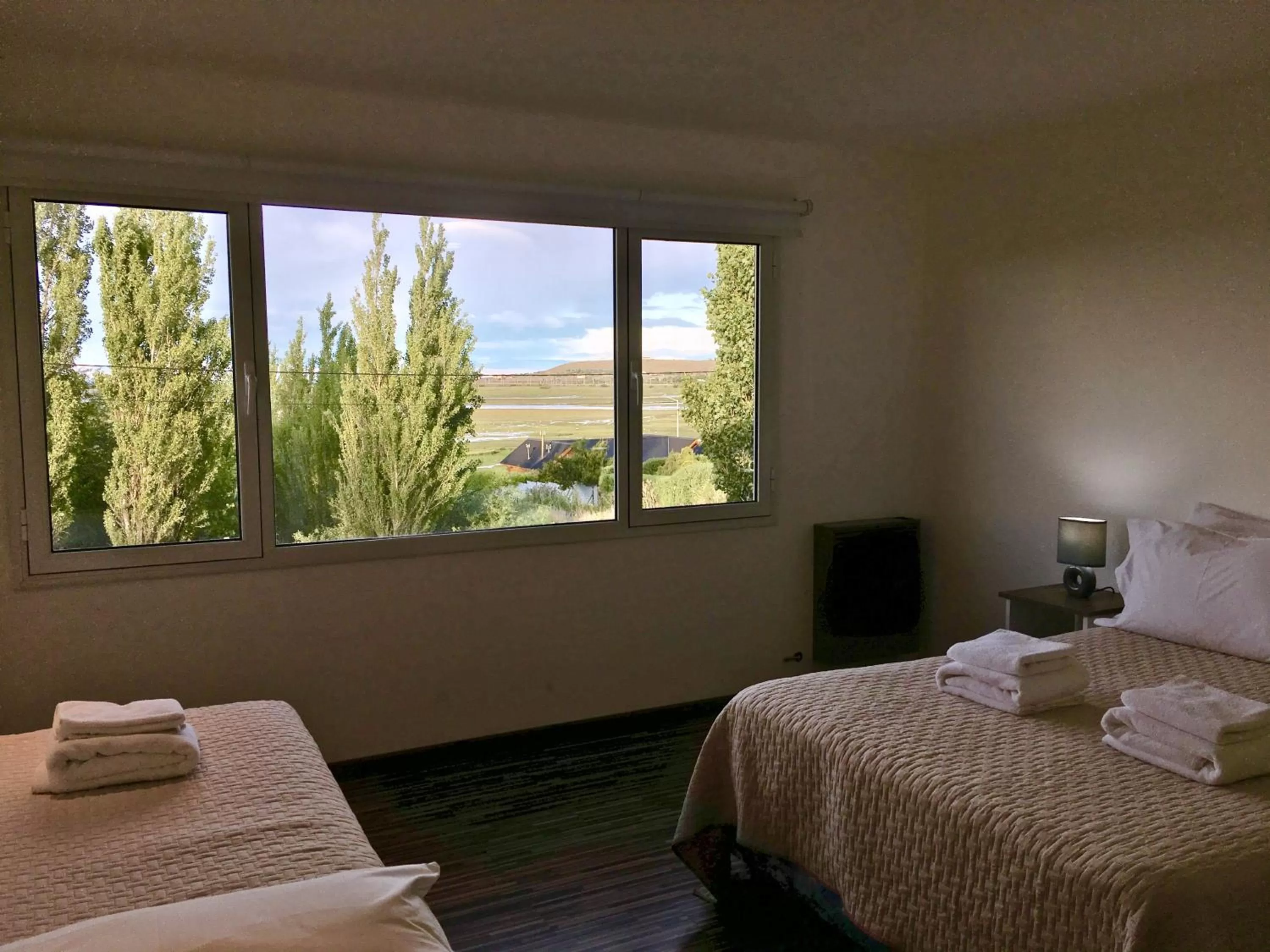 Photo of the whole room, Bed in Flamenco Bay Apartments