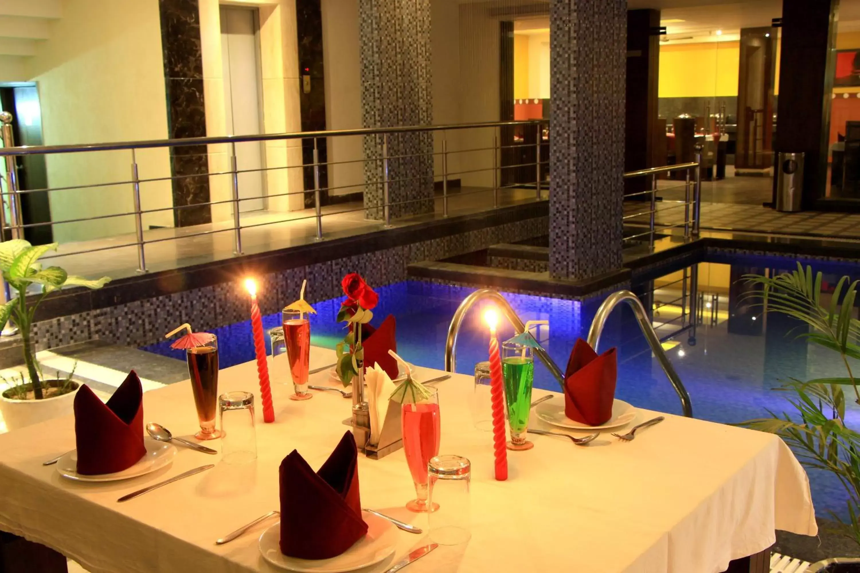 Pool view, Restaurant/Places to Eat in Hotel Taj Villa- Agra