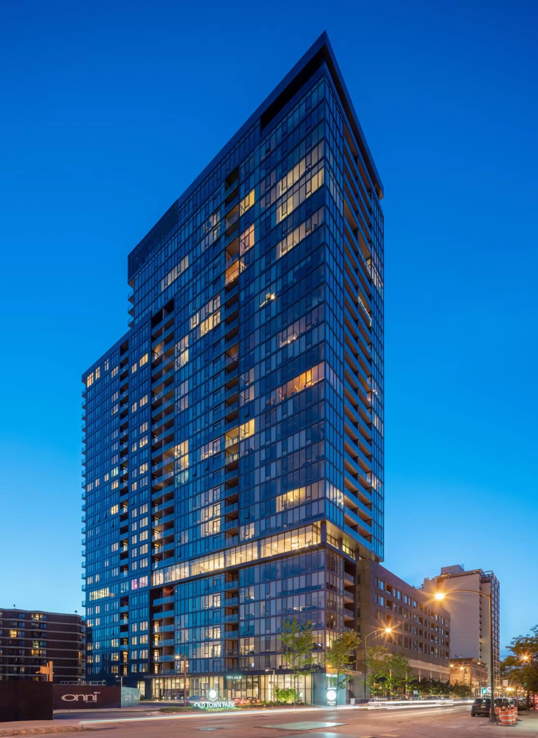 Property building in Level Chicago - Old Town