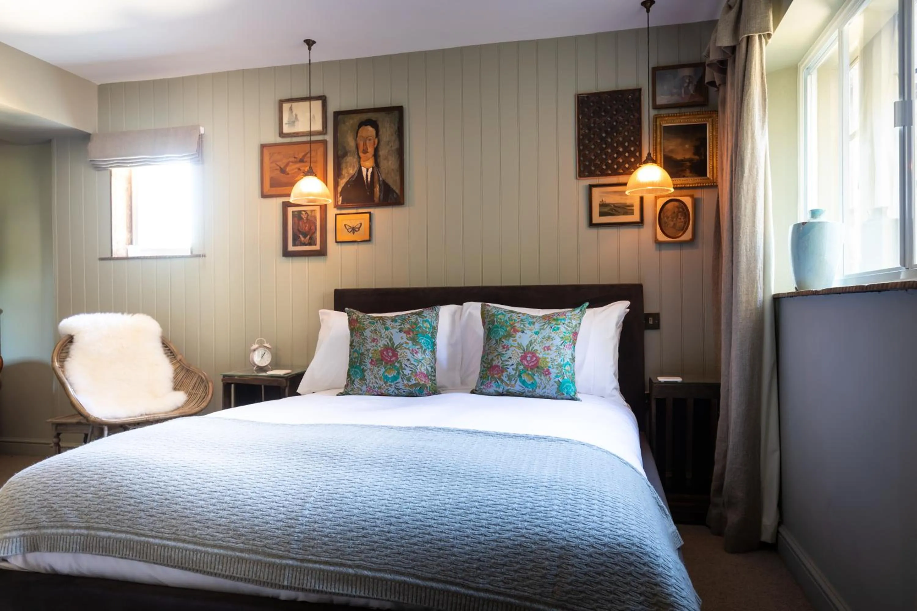 Bedroom, Bed in The Frogmill Hotel