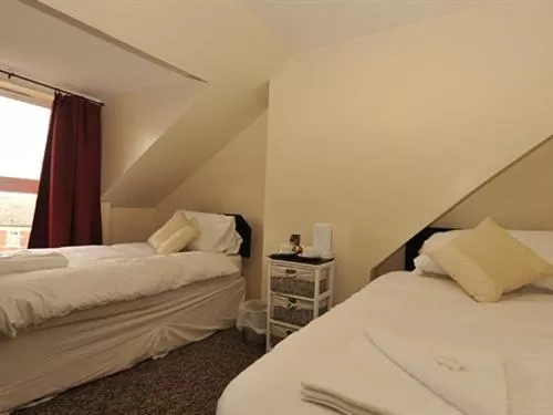 Twin Room with Private Bathroom in Gail's Guest House