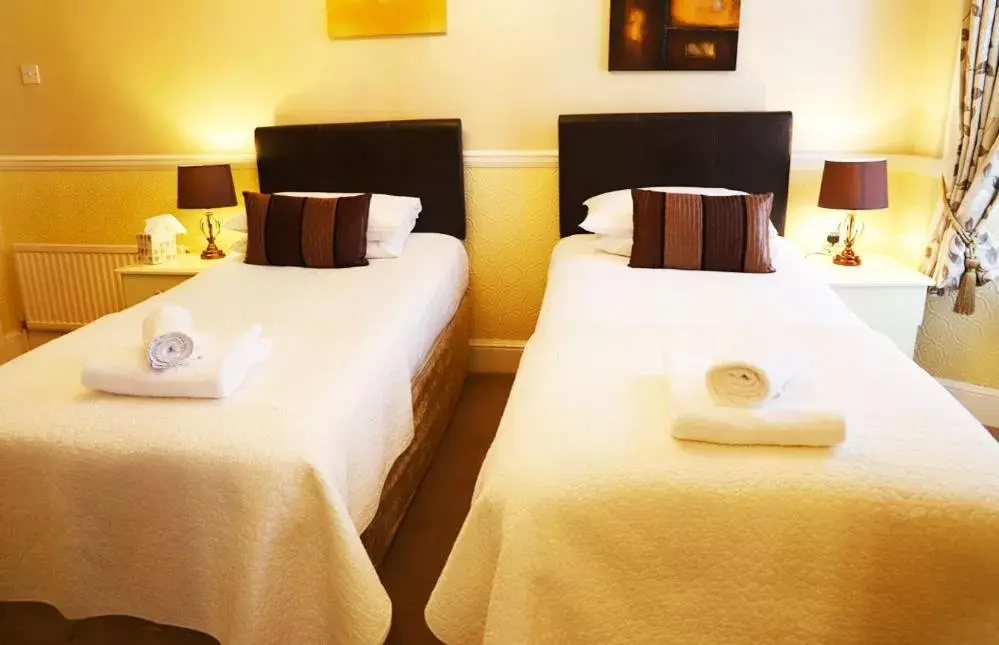 #7 King/Twin Ensuite in The Thornhill #7 King/Twin Ensuite in The Thornhill