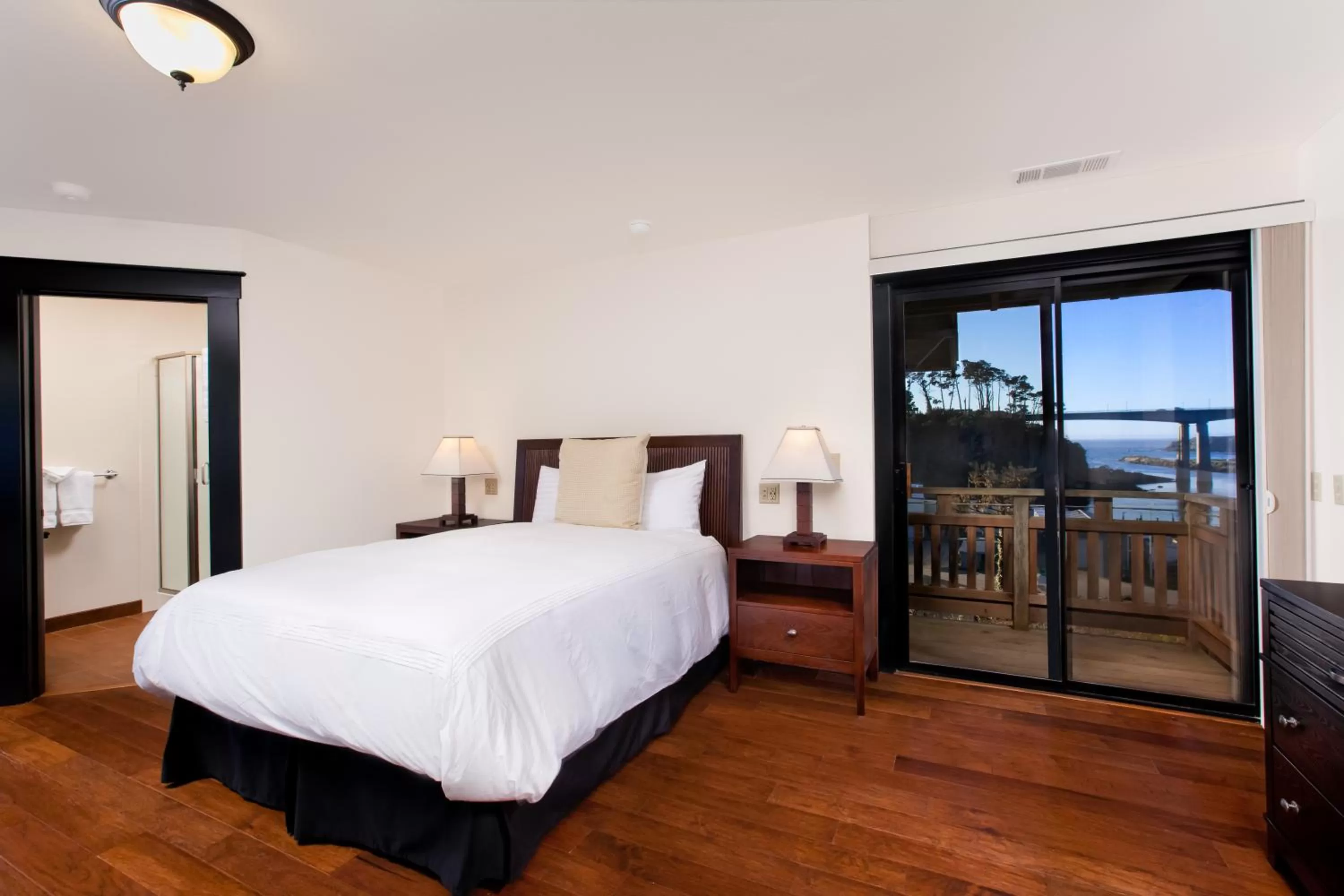 Bed in Noyo Harbor Inn