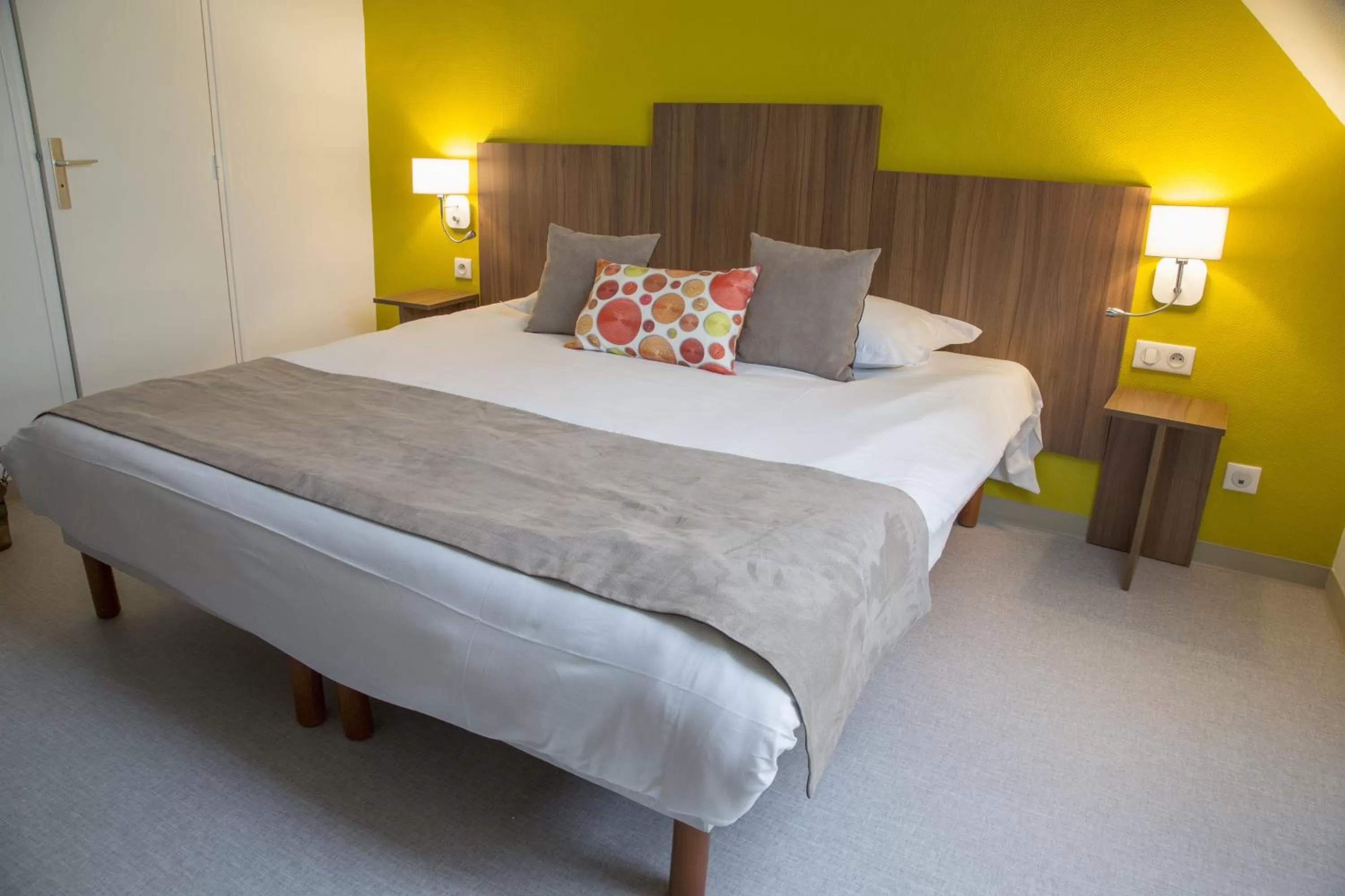 Photo of the whole room, Bed in Logis Hôtel Chaptal, Amboise