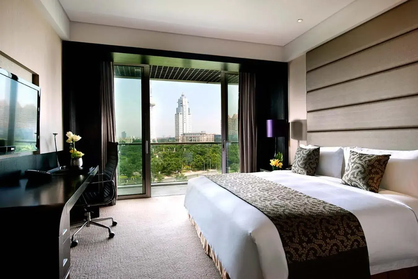 Bedroom, Bed in Crowne Plaza Shanghai Xiayang Lake by IHG Bedroom, Bed in Crowne Plaza Shanghai Xiayang Lake by IHG