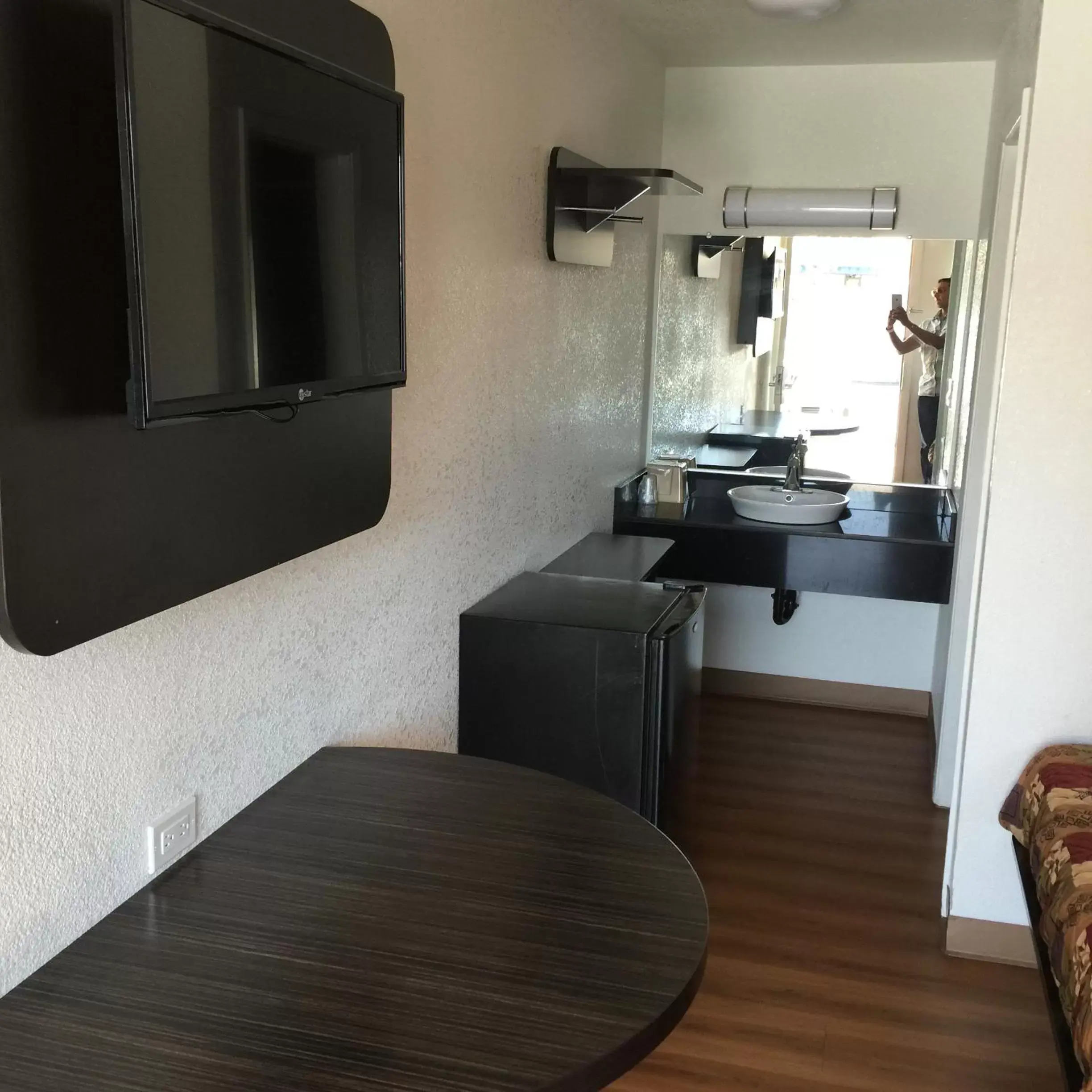 Bedroom in Motel 6 Bakersfield Bedroom in Motel 6 Bakersfield