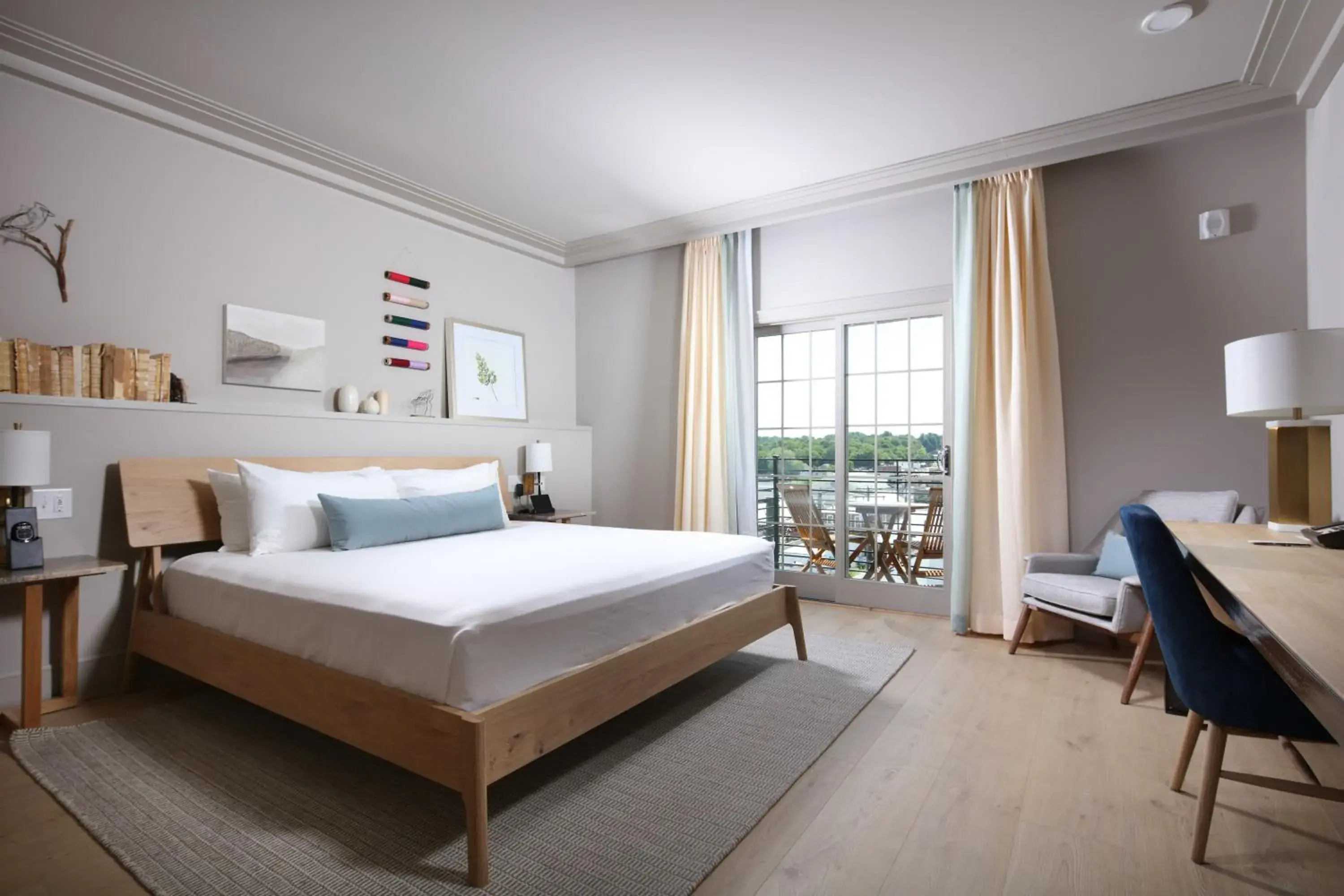 King Room with Balcony in Hotel Weyanoke King Room with Balcony in Hotel Weyanoke