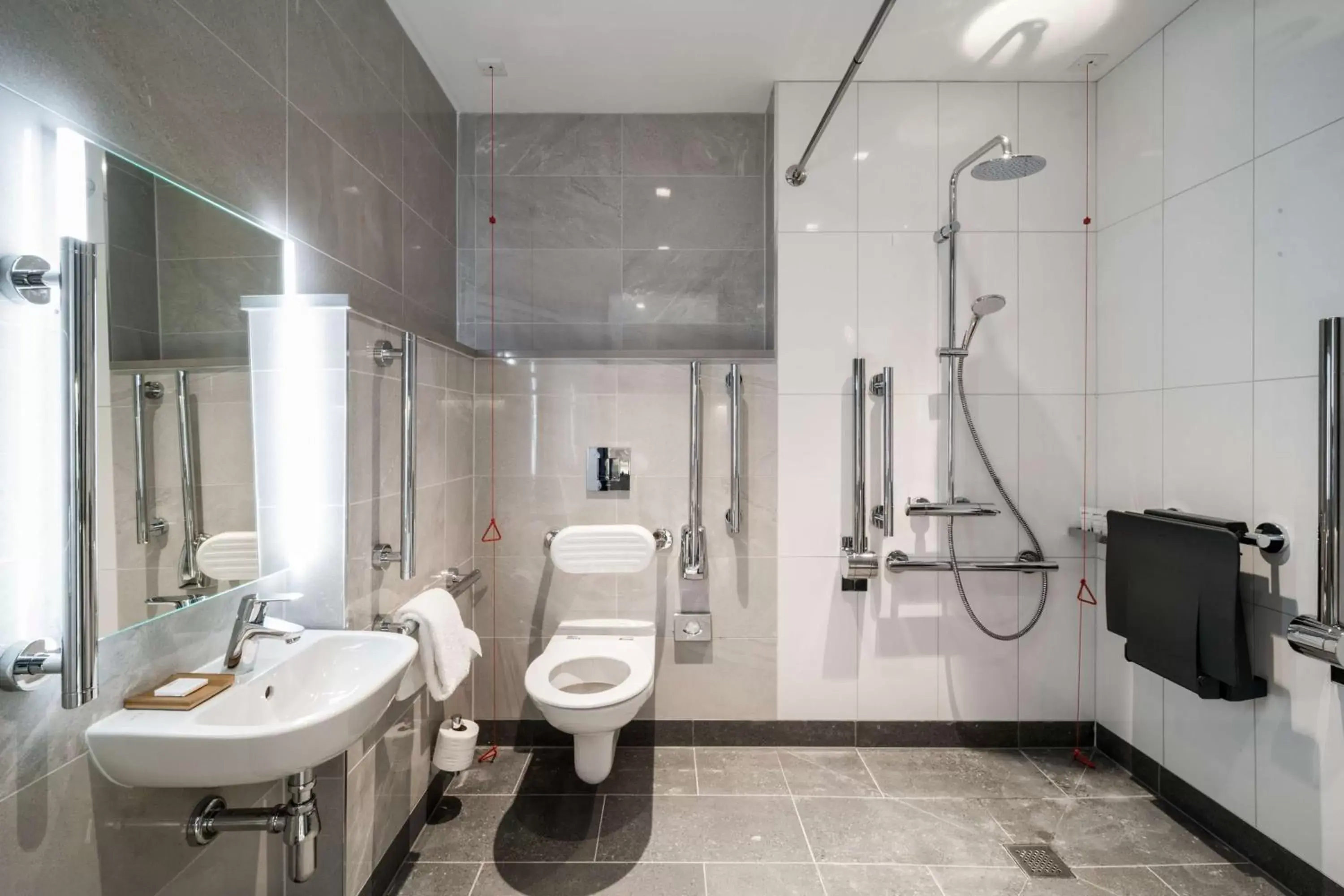 Bathroom in Radisson Hotel & Suites Amsterdam South