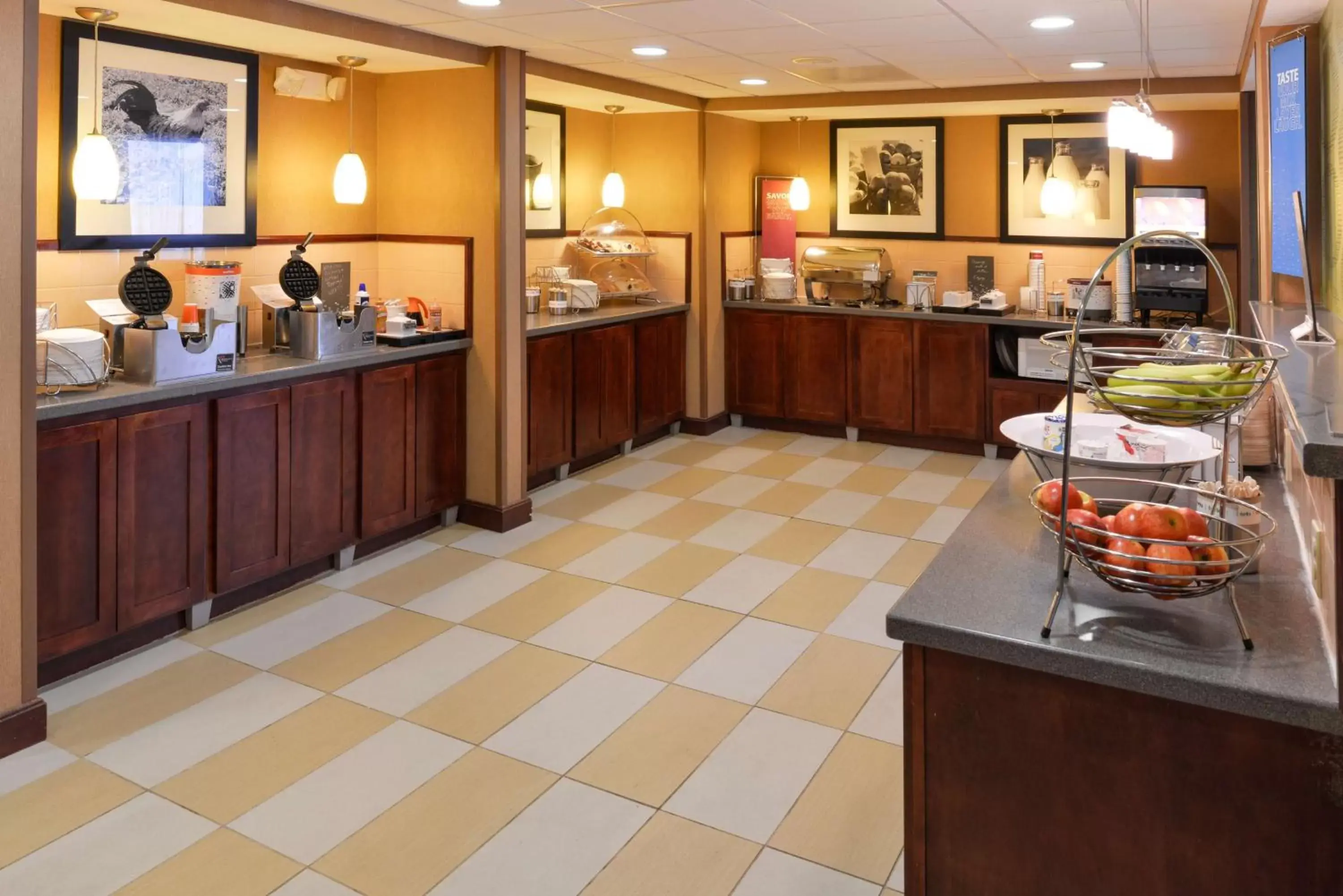 Dining area, Restaurant/Places to Eat in Hampton Inn & Suites St. Louis - Edwardsville