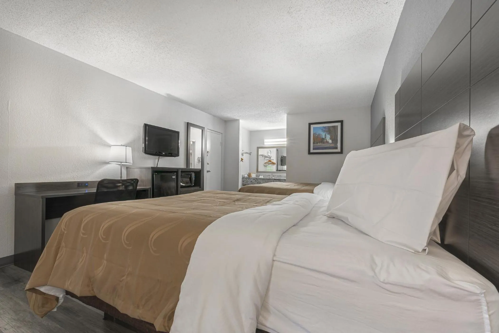 Bedroom in Quality Inn