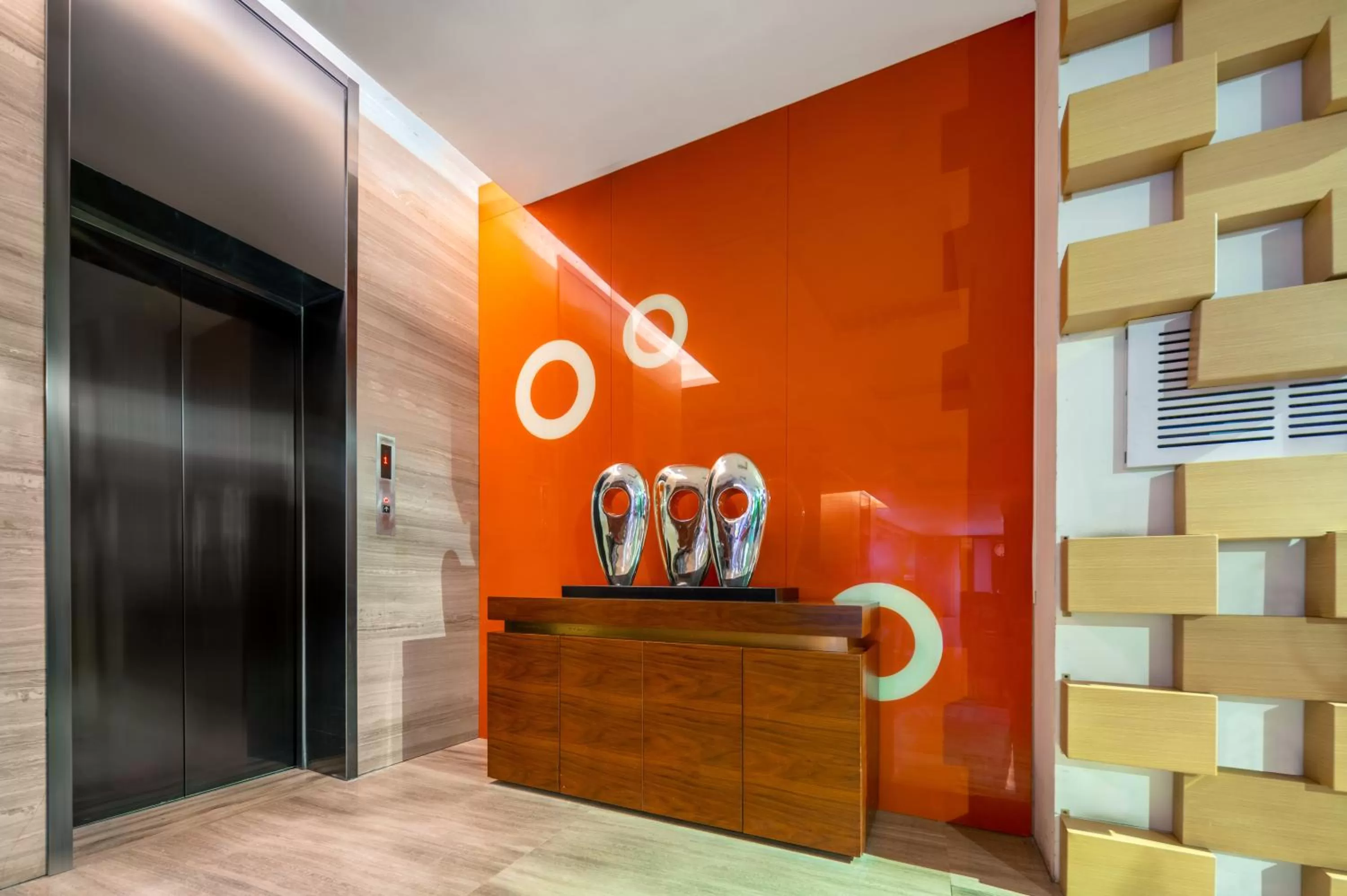 wardrobe in Ausotel Smart Baiyun International Airport T2