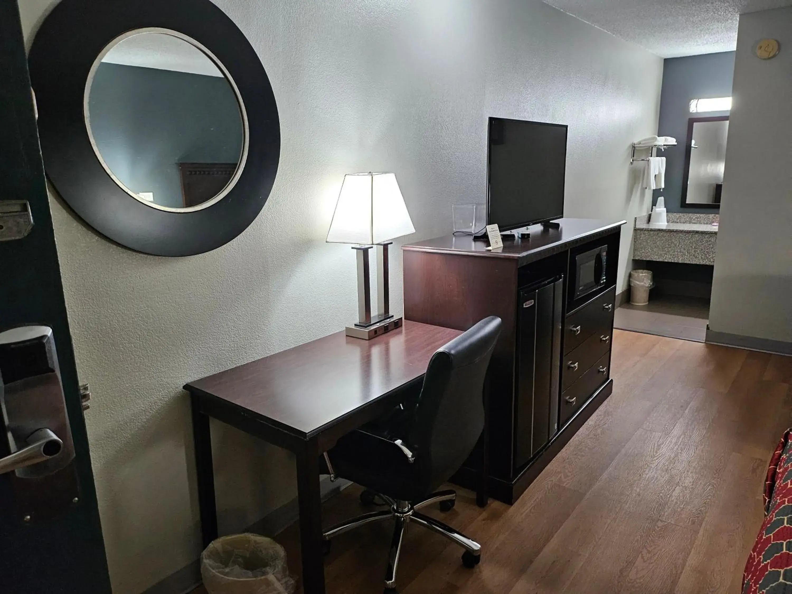 hair dresser, Kitchen/Kitchenette in Econo Lodge Biltmore