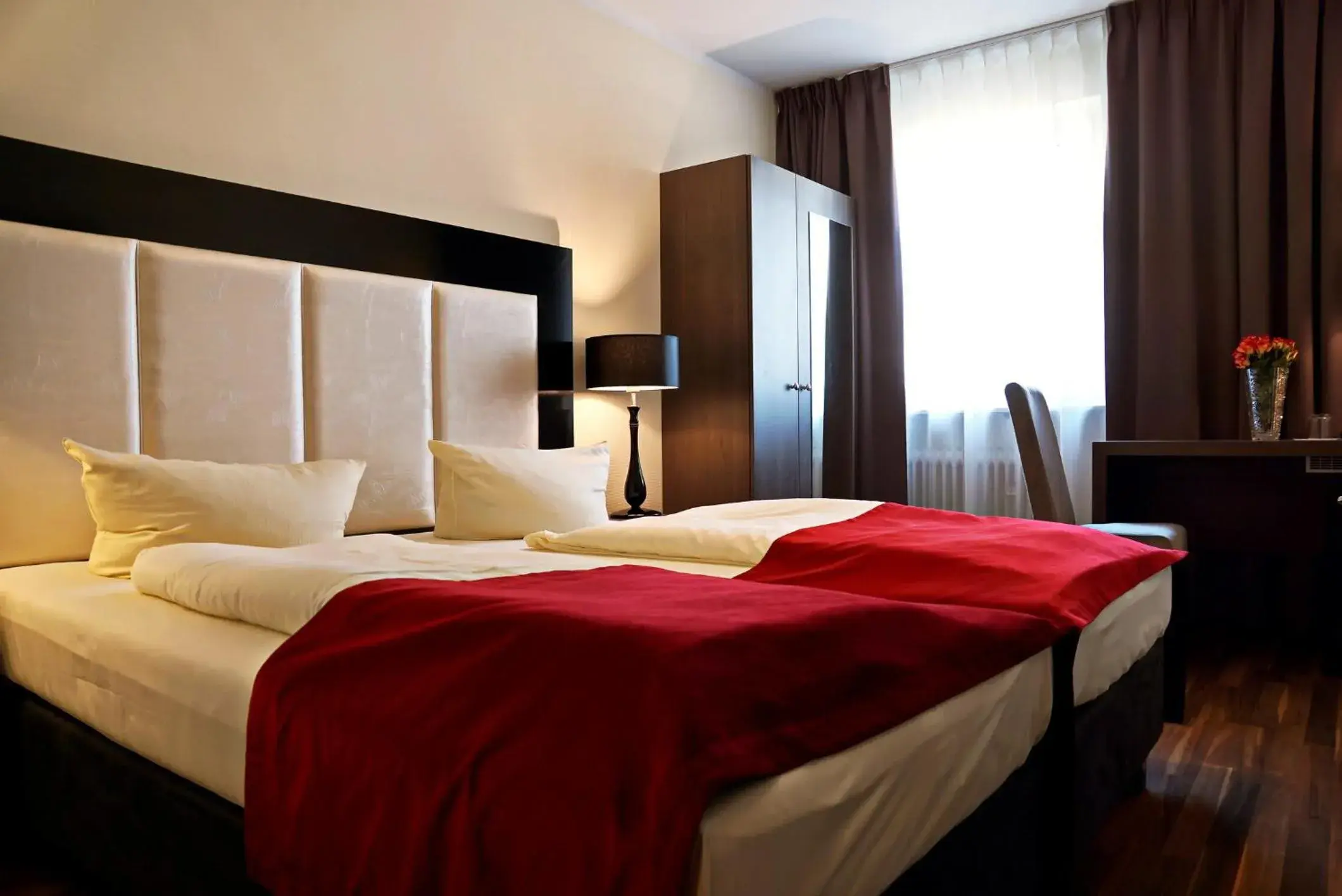 Bedroom, Bed in Hotel Admiral am Zoo Bedroom, Bed in Hotel Admiral am Zoo