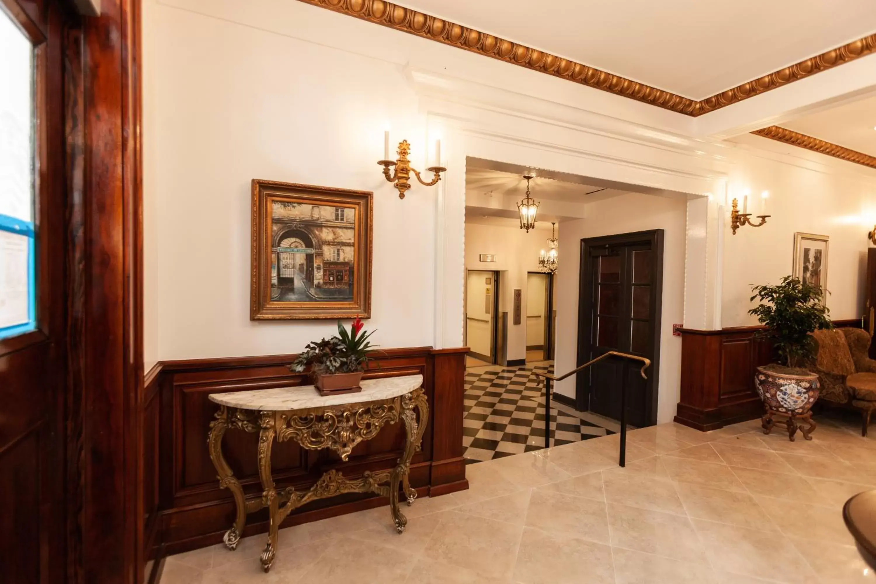 Lobby or reception in Le Richelieu in the French Quarter