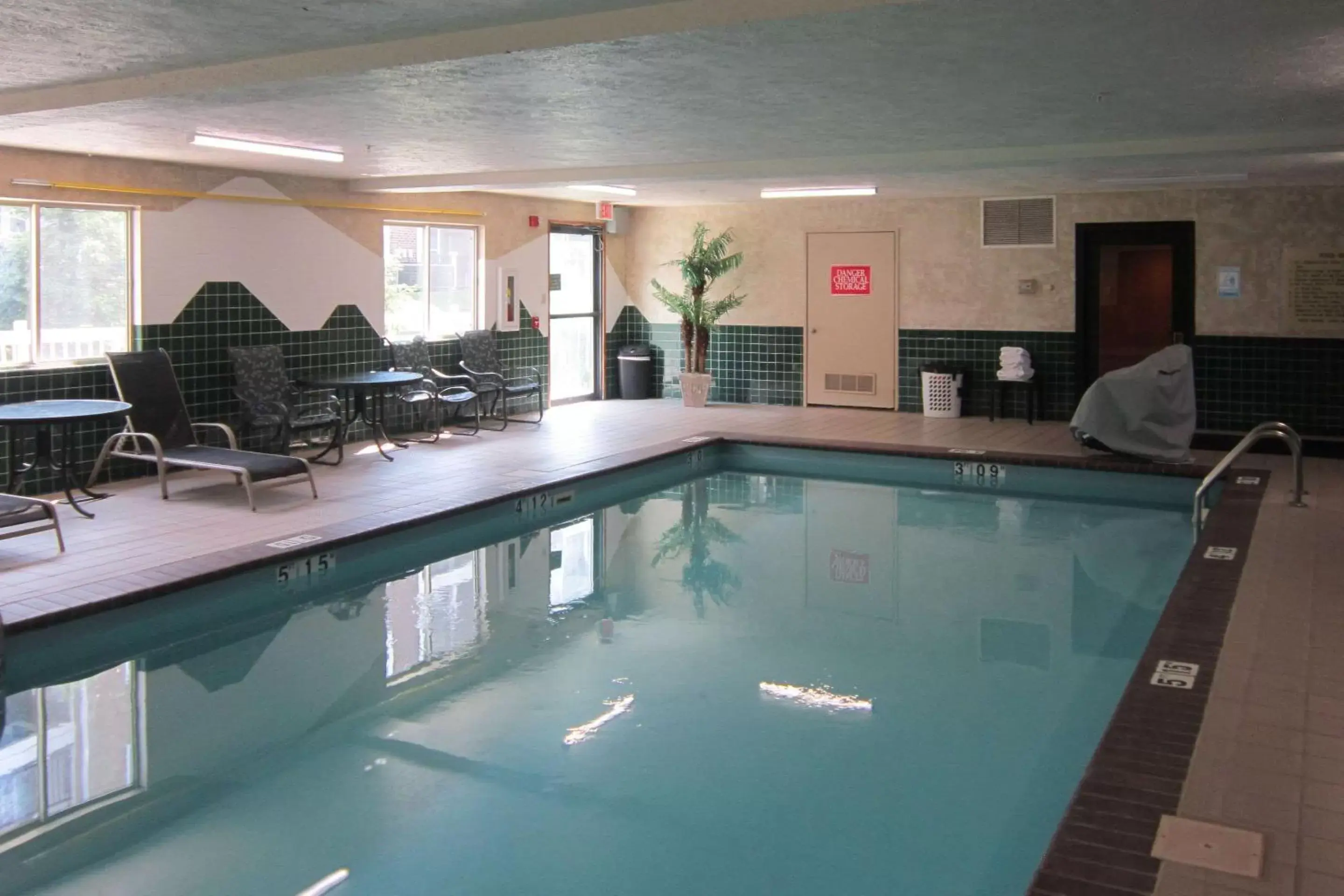 On site, Swimming Pool in Quality Inn Nashville – Bloomington