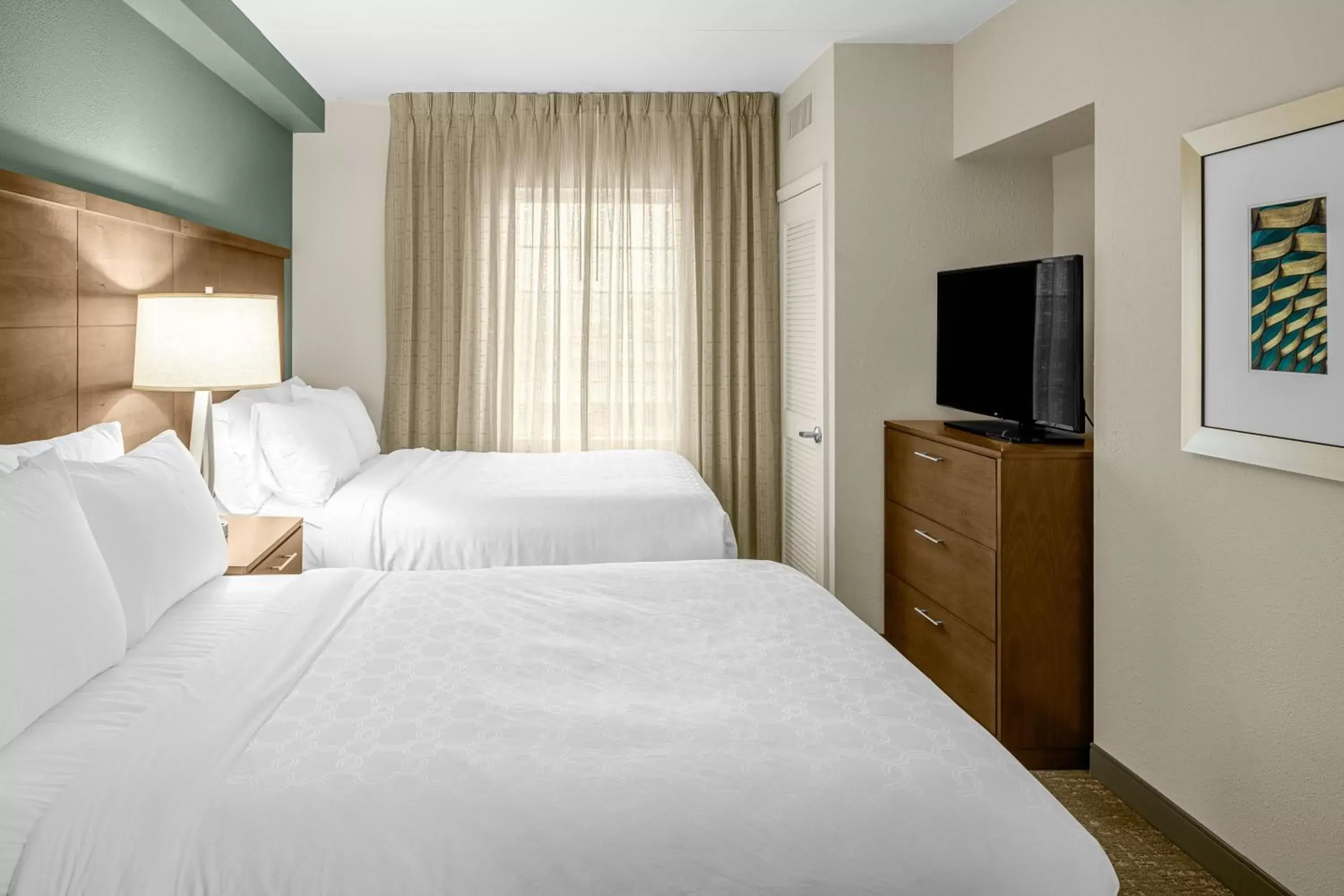 Photo of the whole room, Bed in Staybridge Suites Chattanooga-Hamilton Place, an IHG Hotel