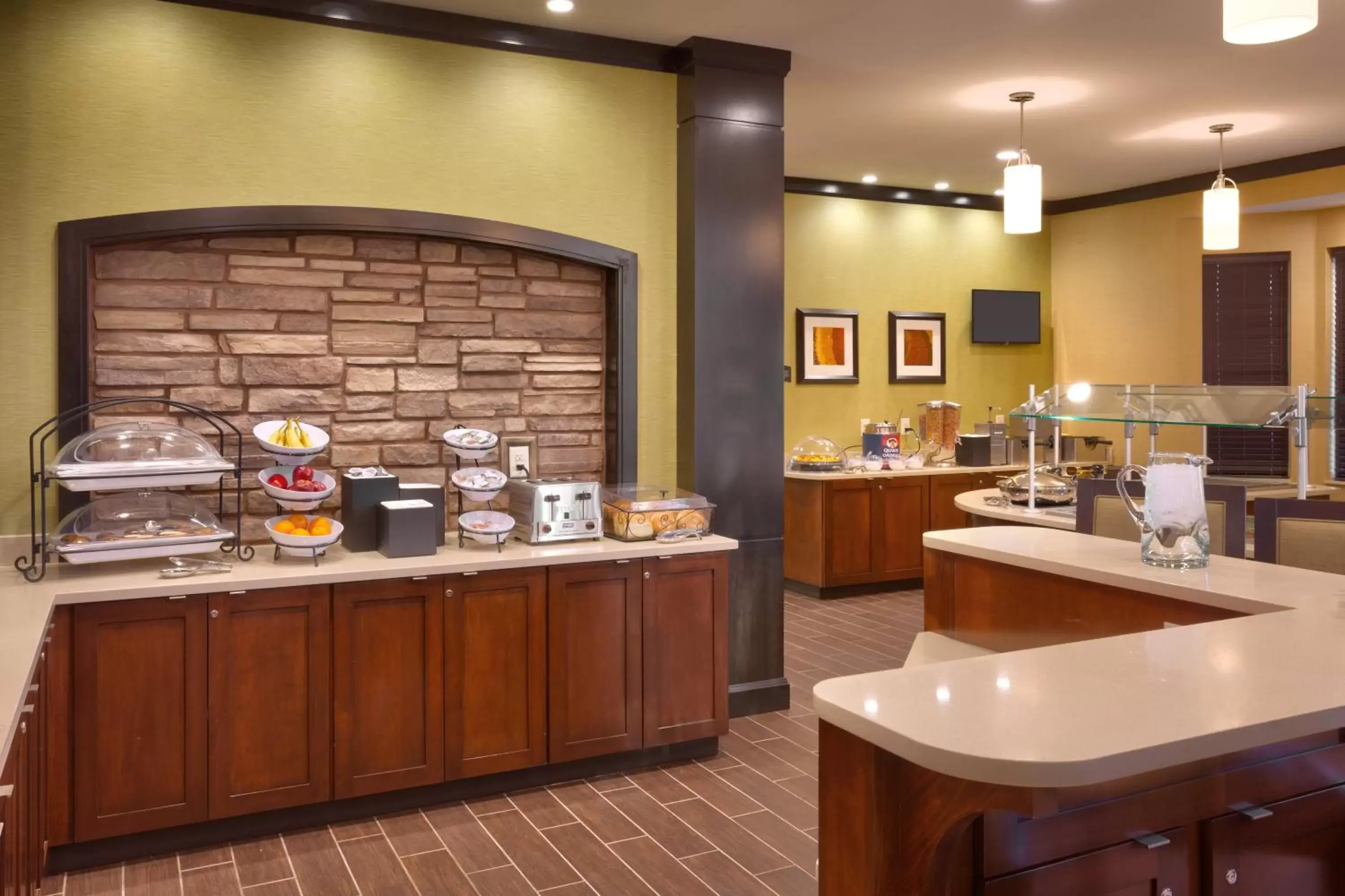 Breakfast, Kitchen/Kitchenette in Staybridge Suites Cheyenne, an IHG Hotel