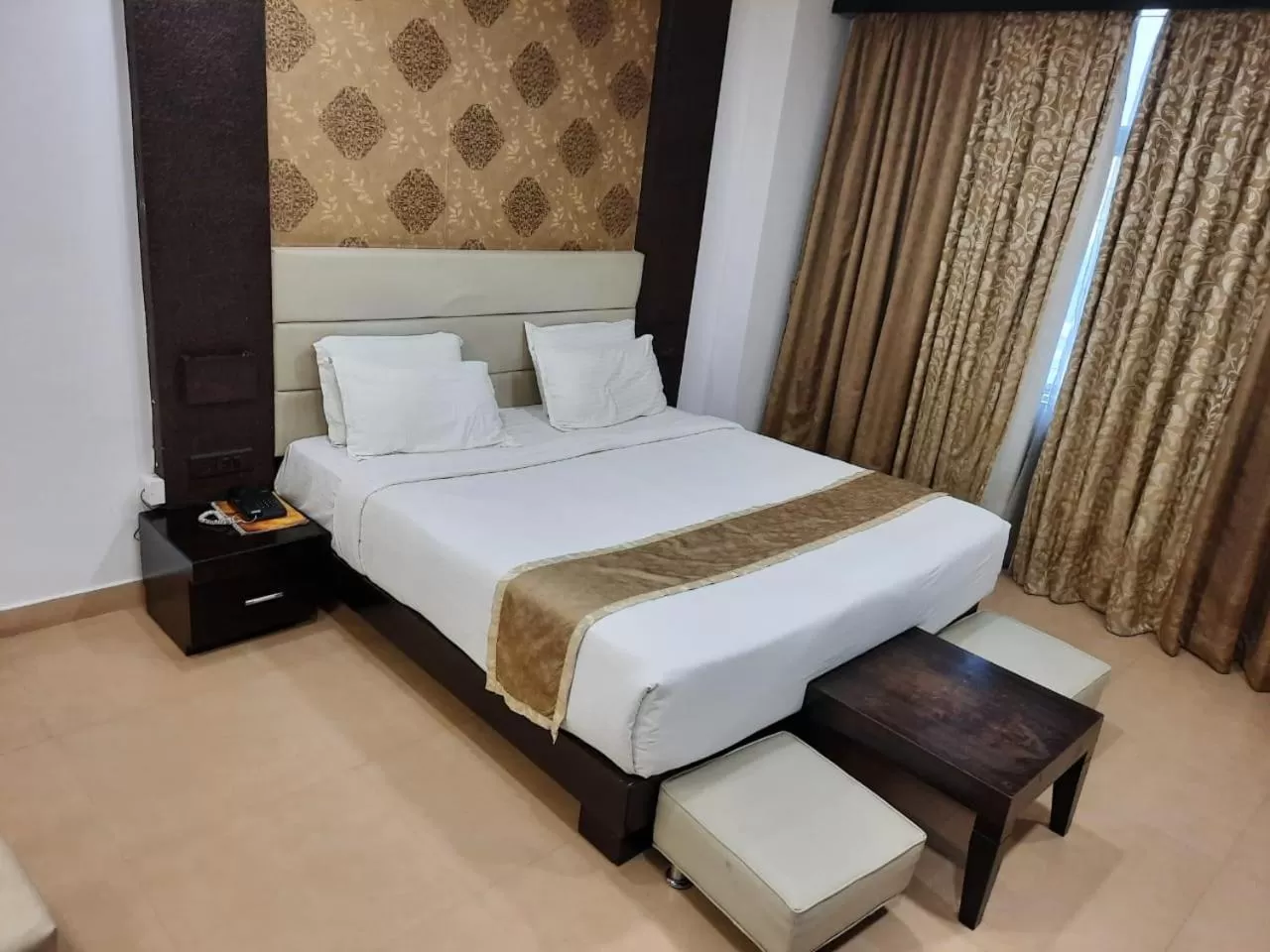 Bedroom, Bed in Ambaari hotel